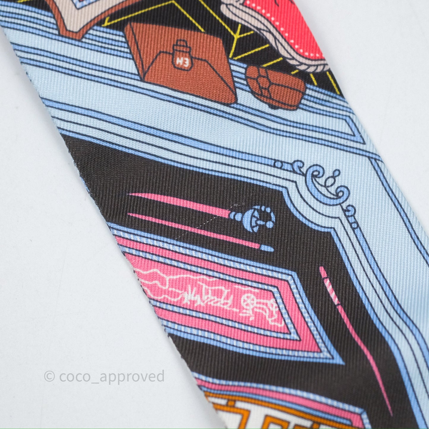 Hermès Objets de Curiosite Silk Twilly