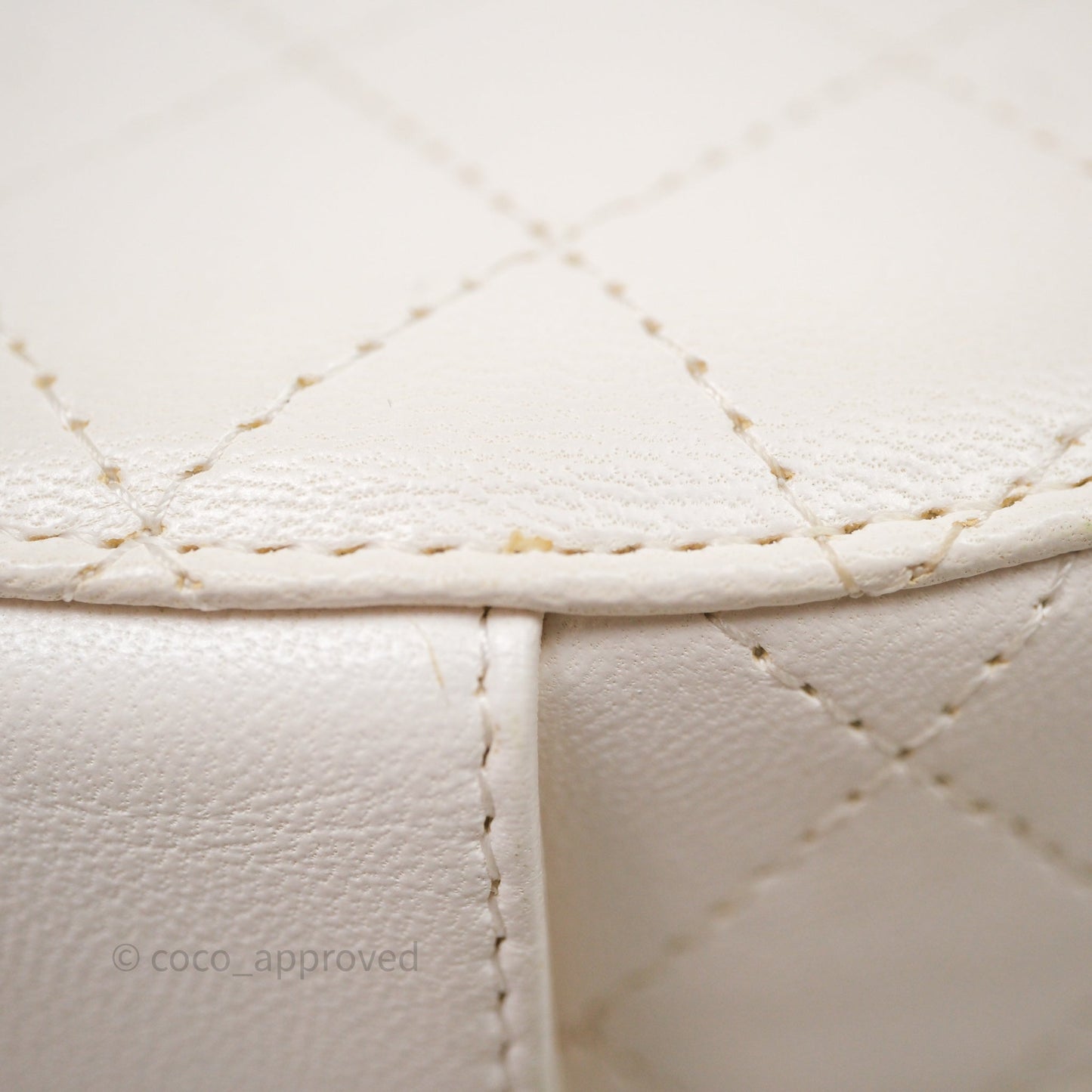 Chanel Quilted Round Vanity Clutch With Chain White Lambskin Gold Hardware