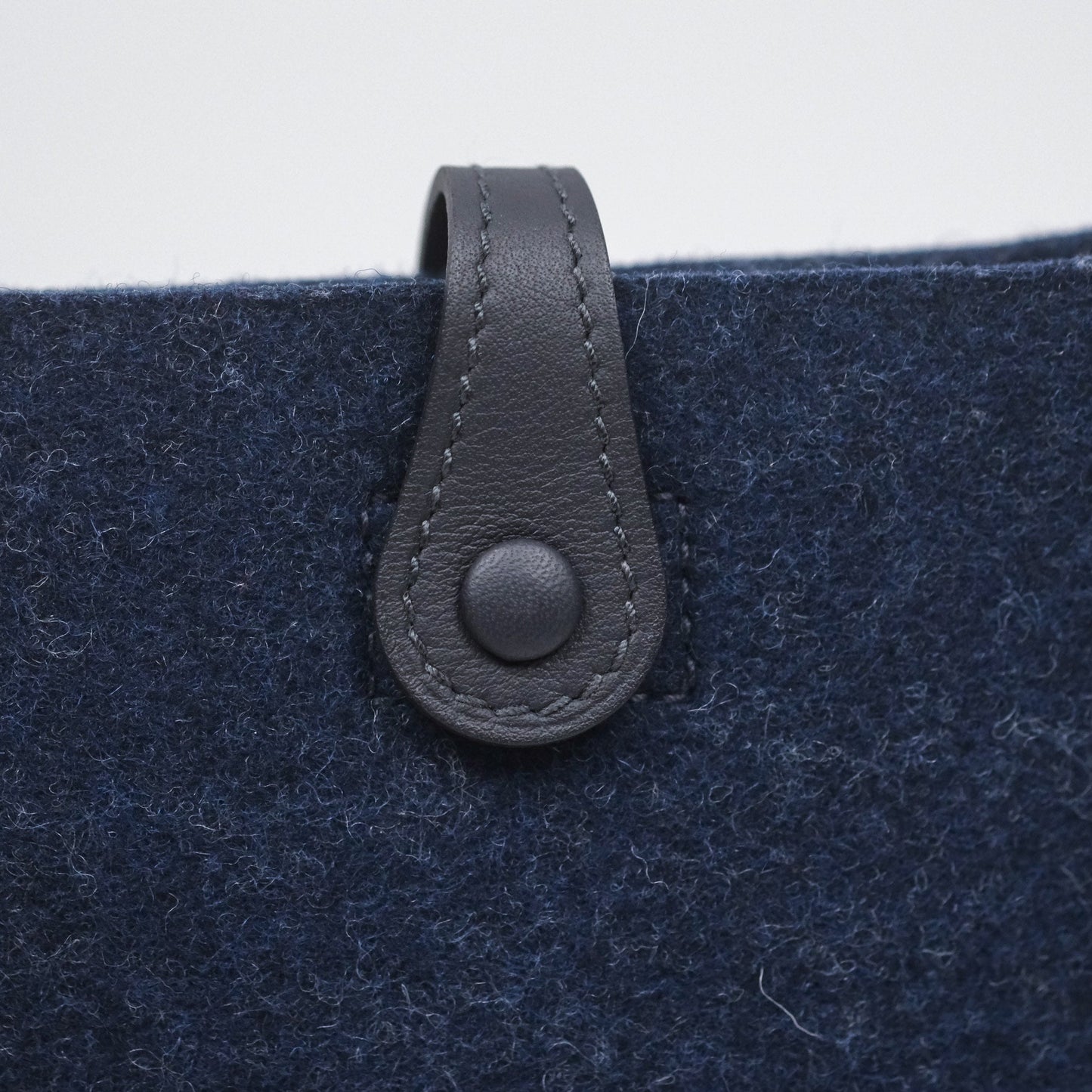 Hermès Mini Evelyne 16 Wooly Bleu Nuit 2Z / Swift Noir 89 Gold Hardware