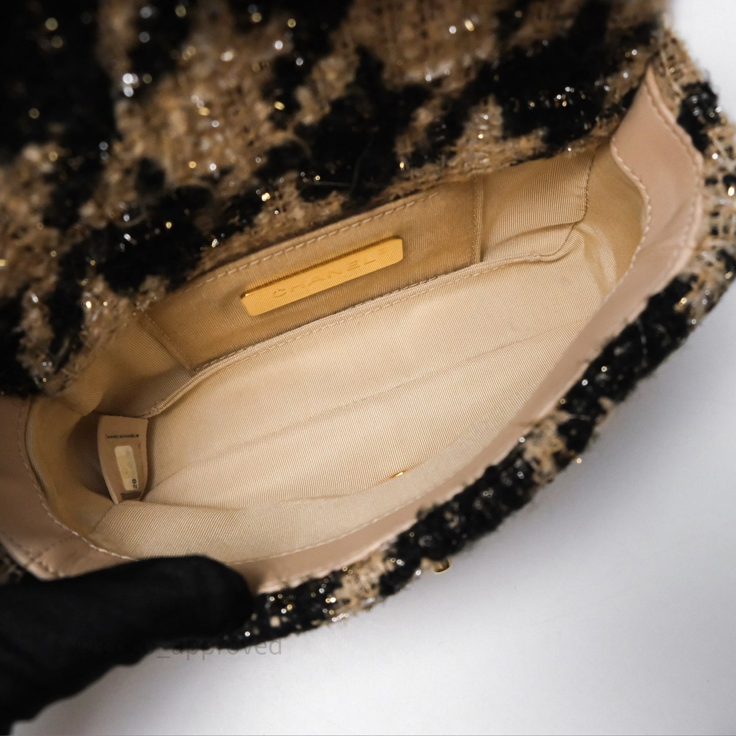 Chanel 19 Waist Bag Tweed Houndstooth Black Beige Mixed Hardware 19K