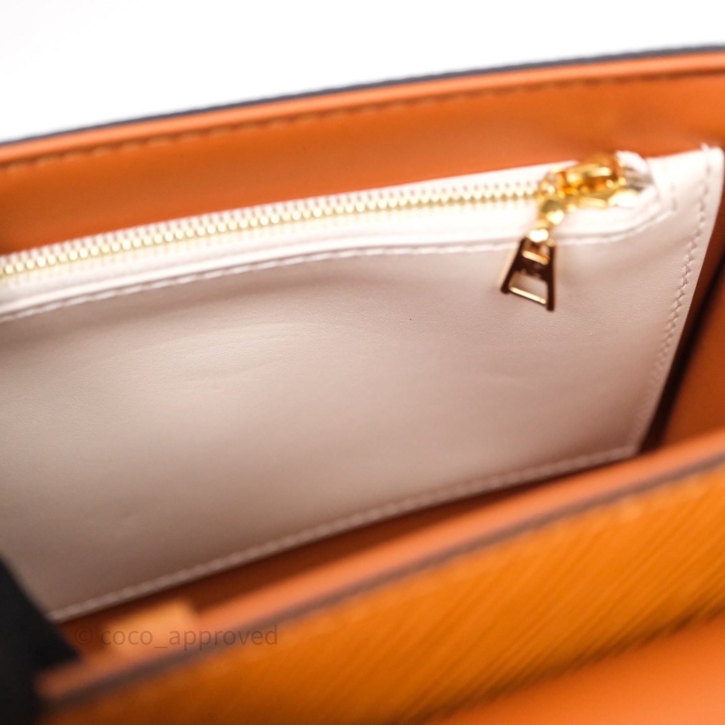 Louis Vuitton Twist Bag MM Gold Honey Epi