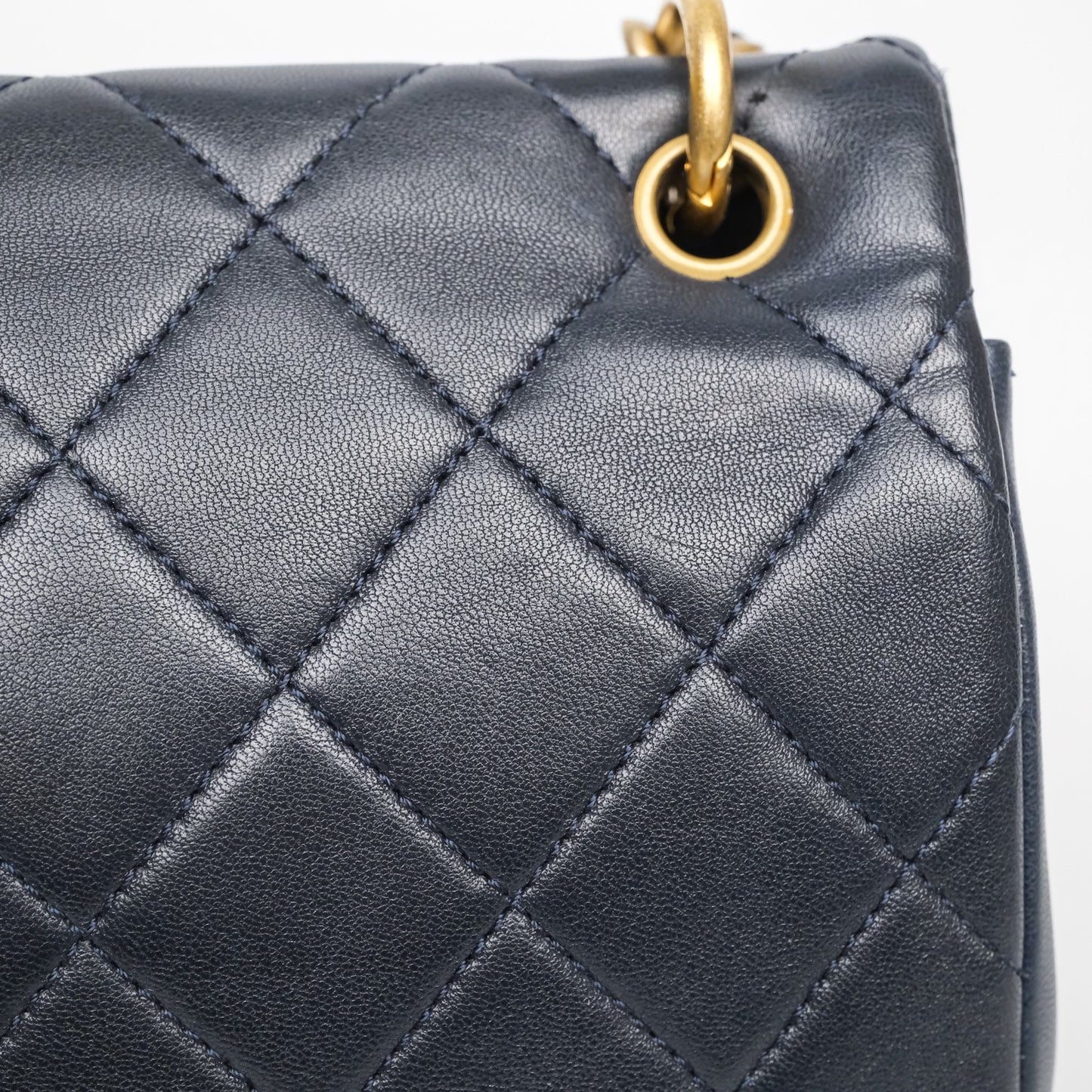 Chanel Quilted Entwined Chain Bag Navy Lambskin Aged Gold Hardware 21P