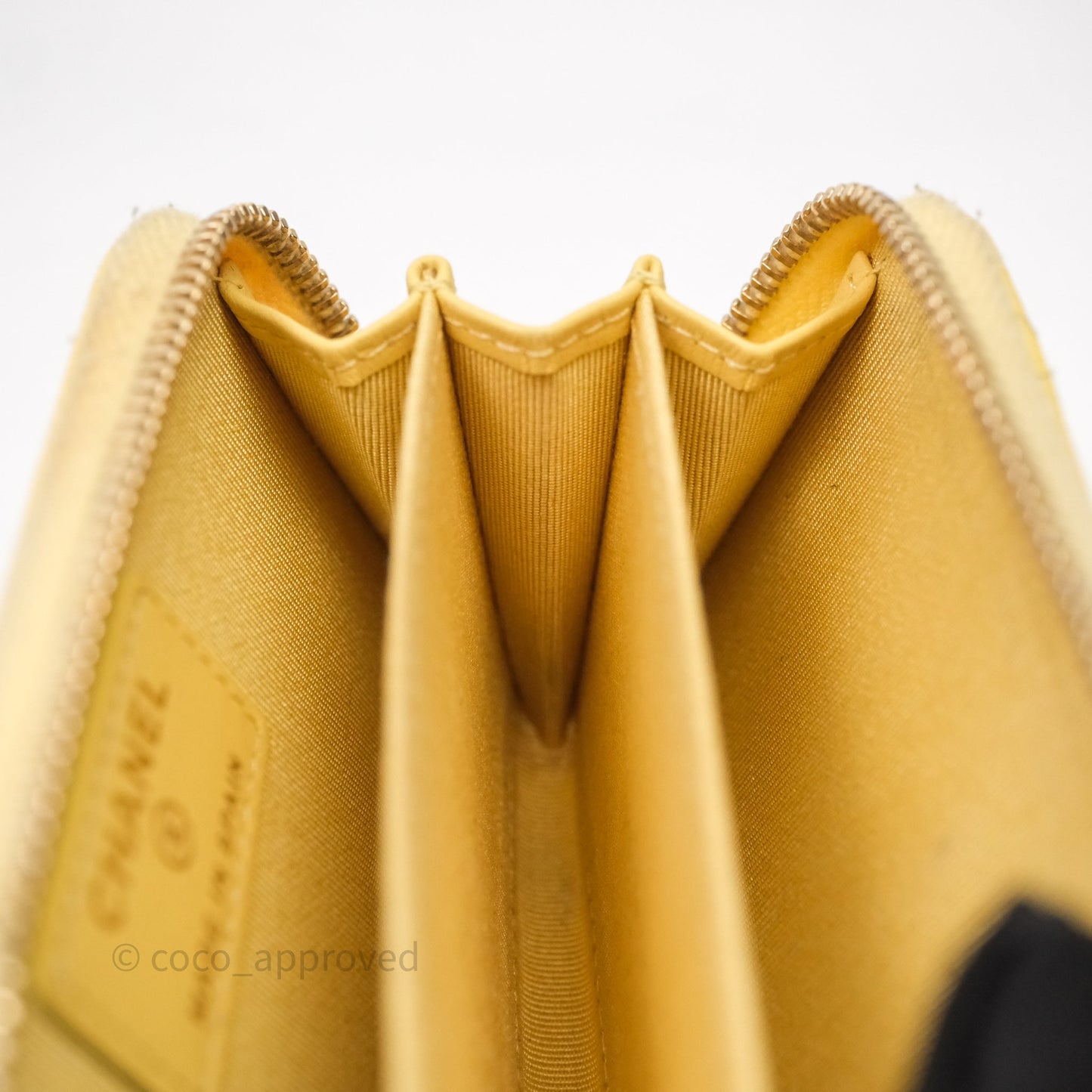 Chanel Quilted Zip Card Holder Caviar Yellow Gold Hardware