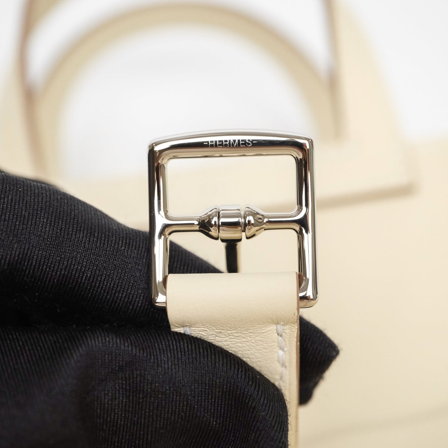 Hermès Halzan 22 Mini Craie 10 Swift Palladium Hardware