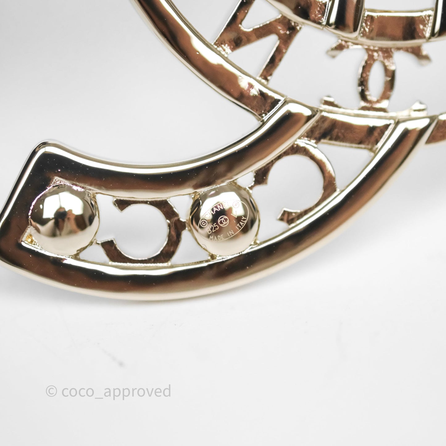 Chanel Crystal Pearl CC Logo Brooch Gold Tone 25V