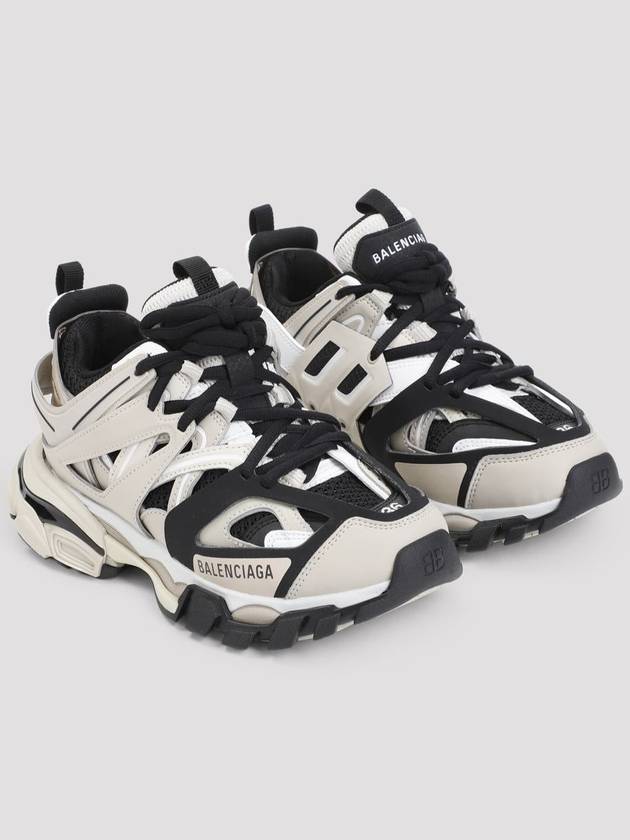 Luxury Balenciaga track low top sneakers 542436W3AC4