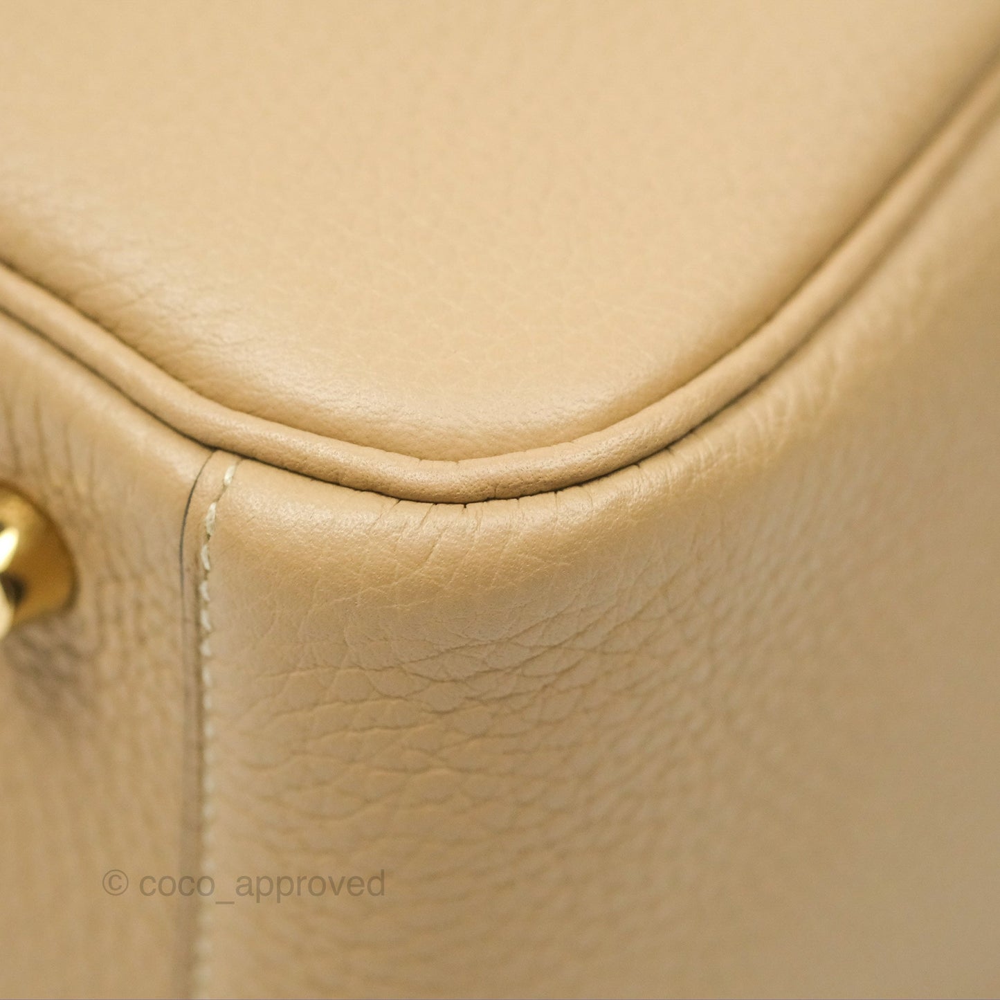 Hermès Lindy 26 Trench Clemence Gold Hardware