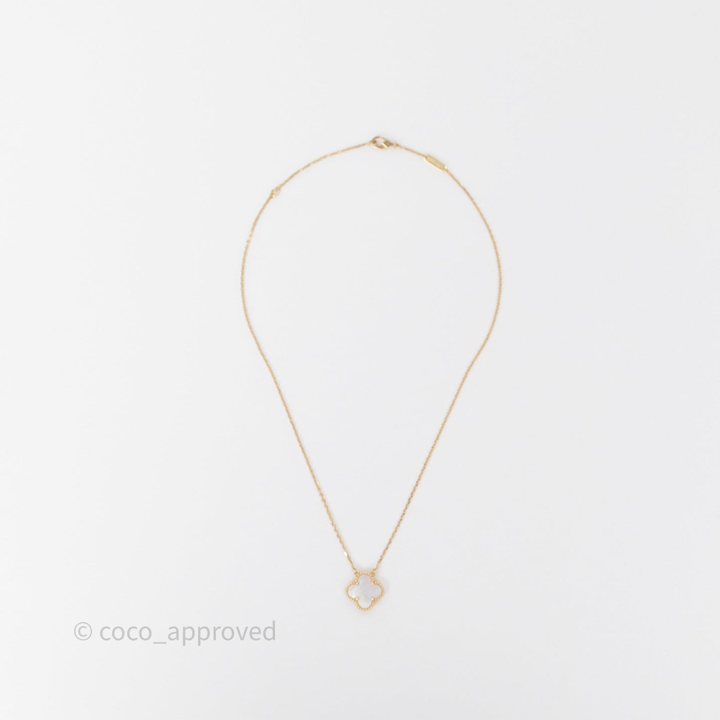 Van Cleef & Arpels Vintage Alhambra Pendant White Mother-of-pearl Yellow Gold