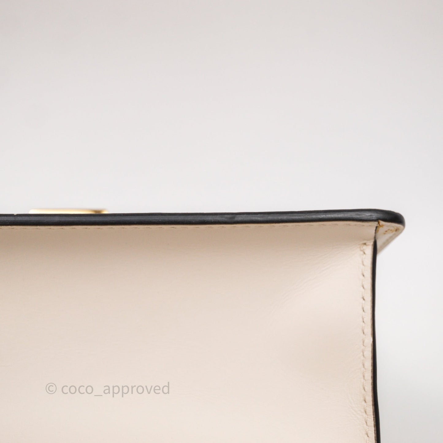Gucci Mini Sylvie Top Handle White Calfskin Shoulder Bag⁣ ⁣⁣⁣⁣⁣⁣⁣⁣⁣⁣⁣⁣⁣⁣⁣⁣With Strap