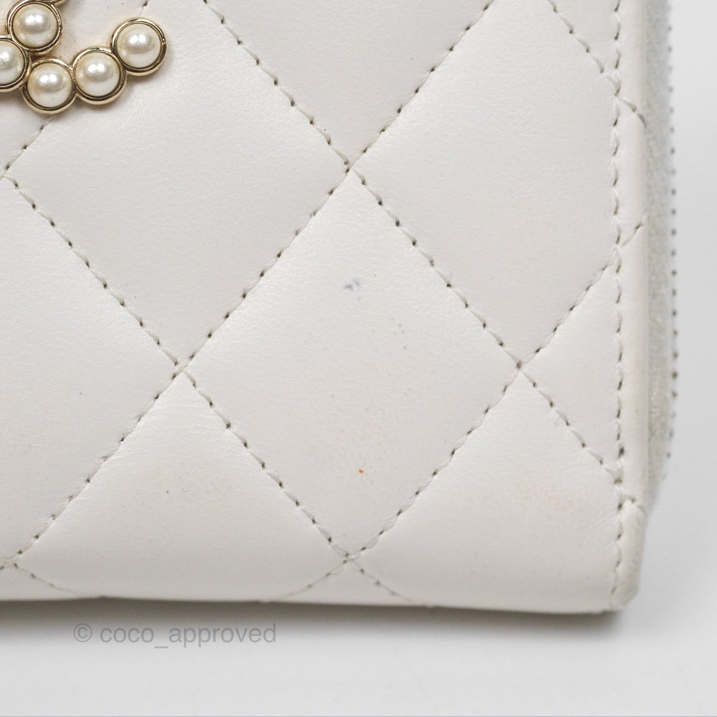 Chanel Pearl CC Zipped Coin Purse White Lambskin Gold Hardware