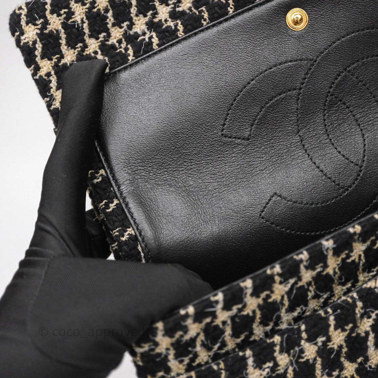 Chanel Reissue 225 Black Beige Houndstooth Tweed Antique Gold Hardware