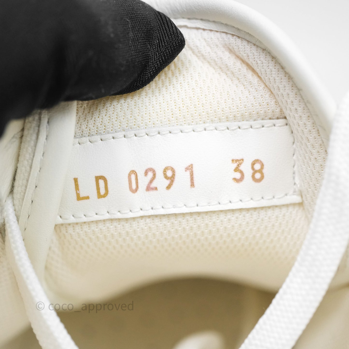 Louis Vuitton Logo Blanc Sneakers Size 38