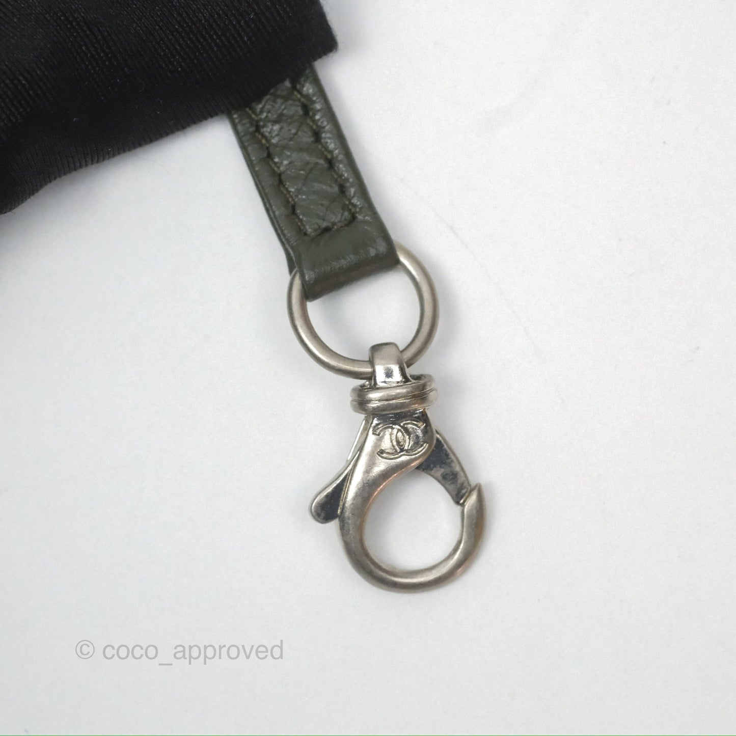 Chanel 22 Medium Green Shiny Calfskin Ruthenium Hardware