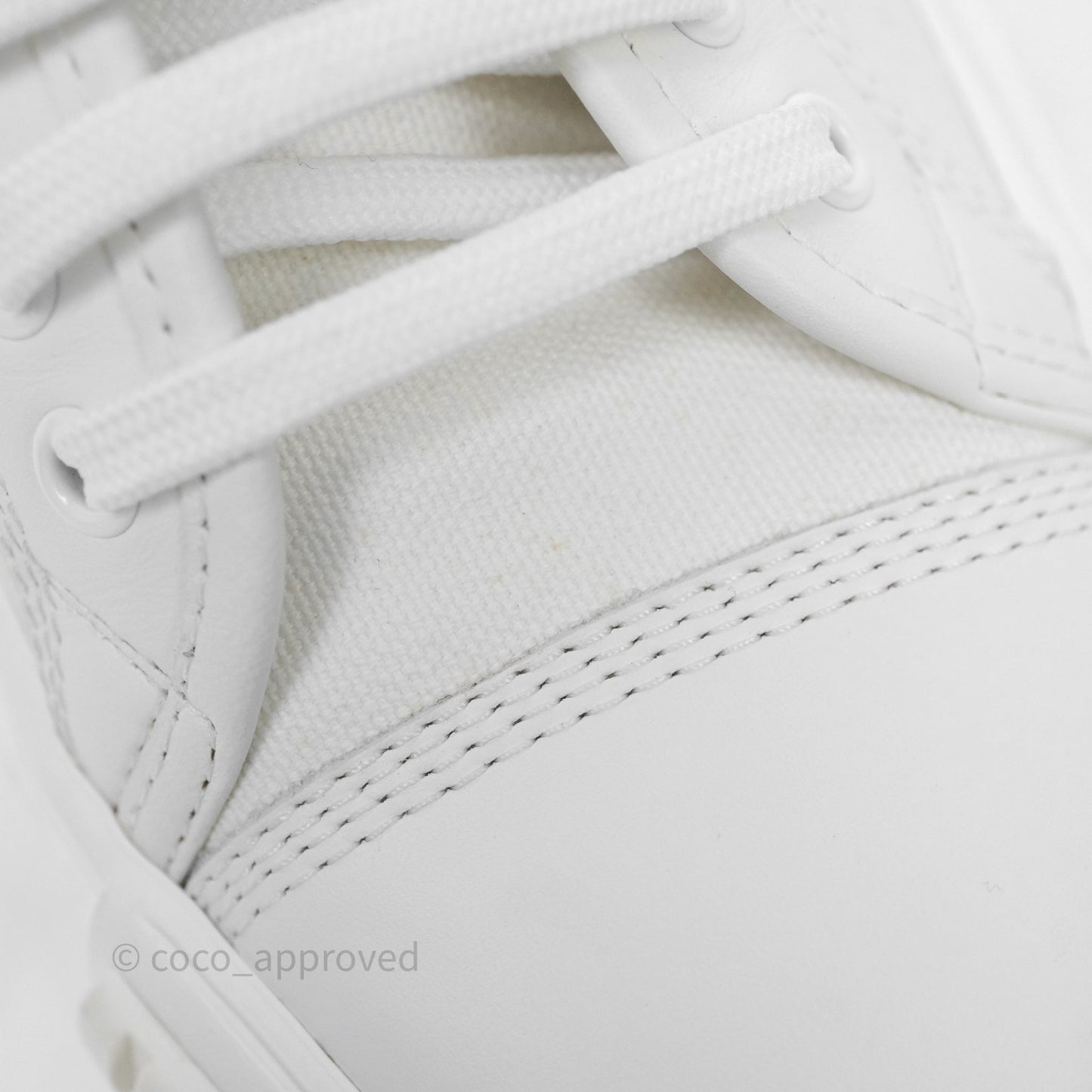 Louis Vuitton Logo Blanc Sneakers Size 38