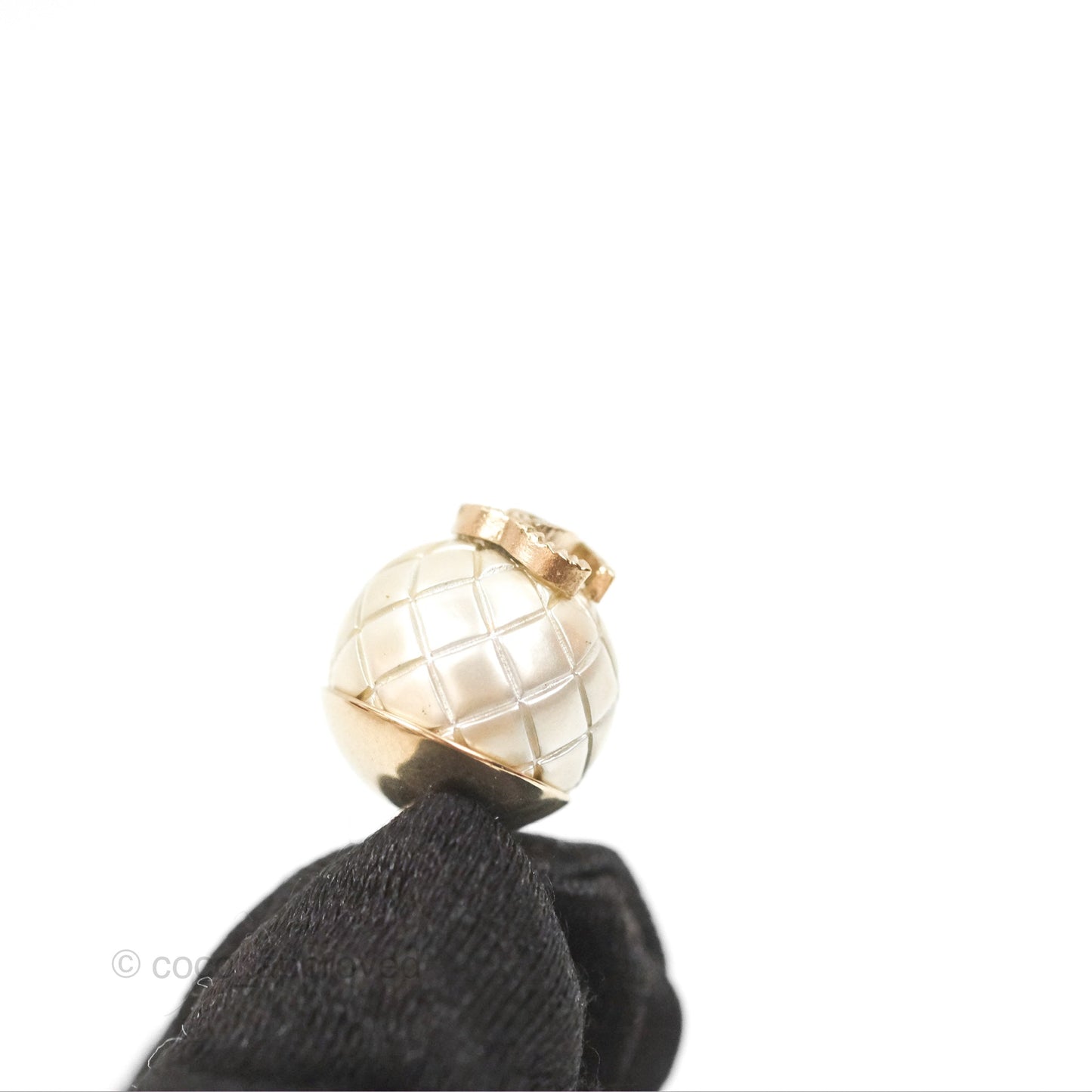 Chanel CC Round Earrings Gold Tone 16P