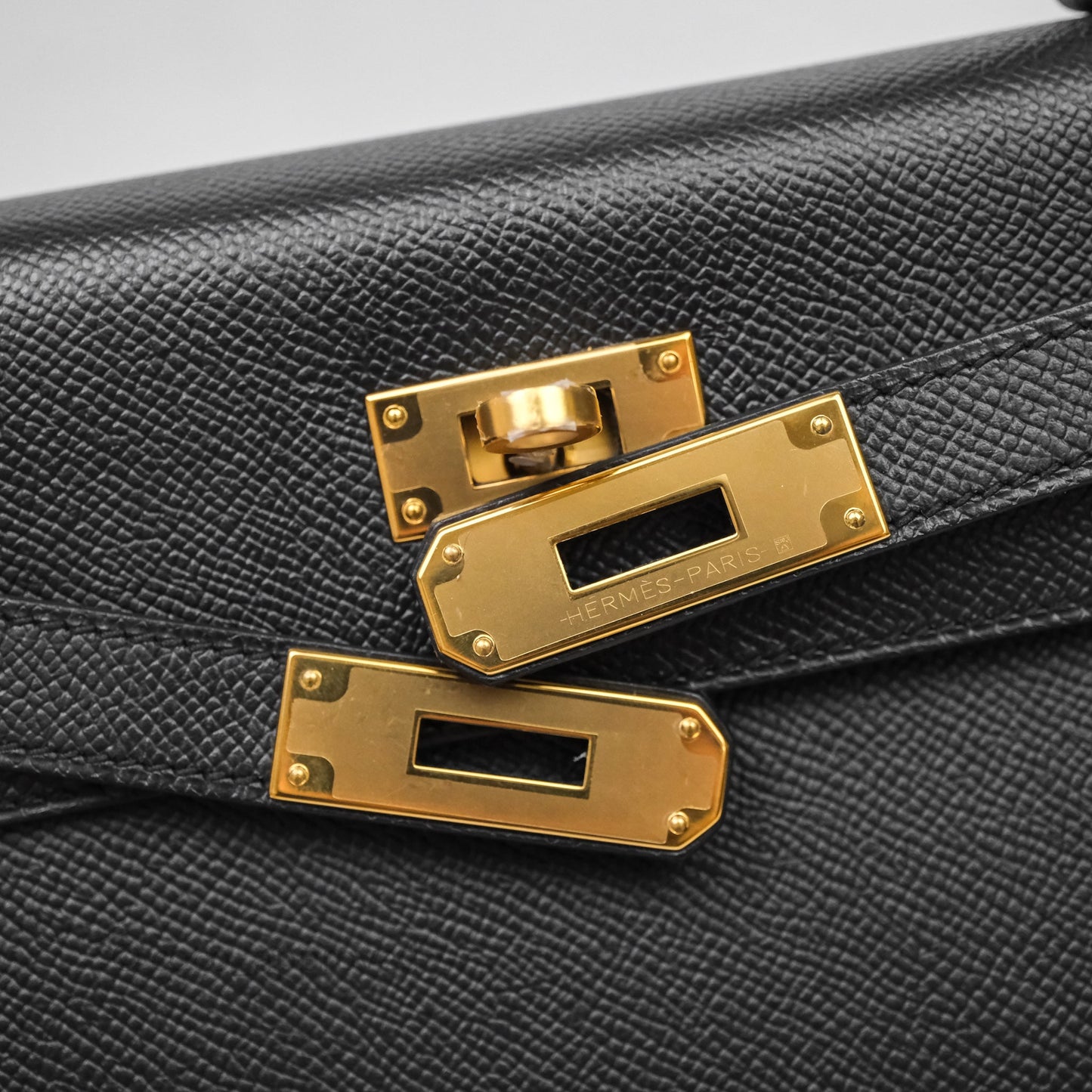 Hermès Kelly 28 Noir 89 Epsom Gold Hardware