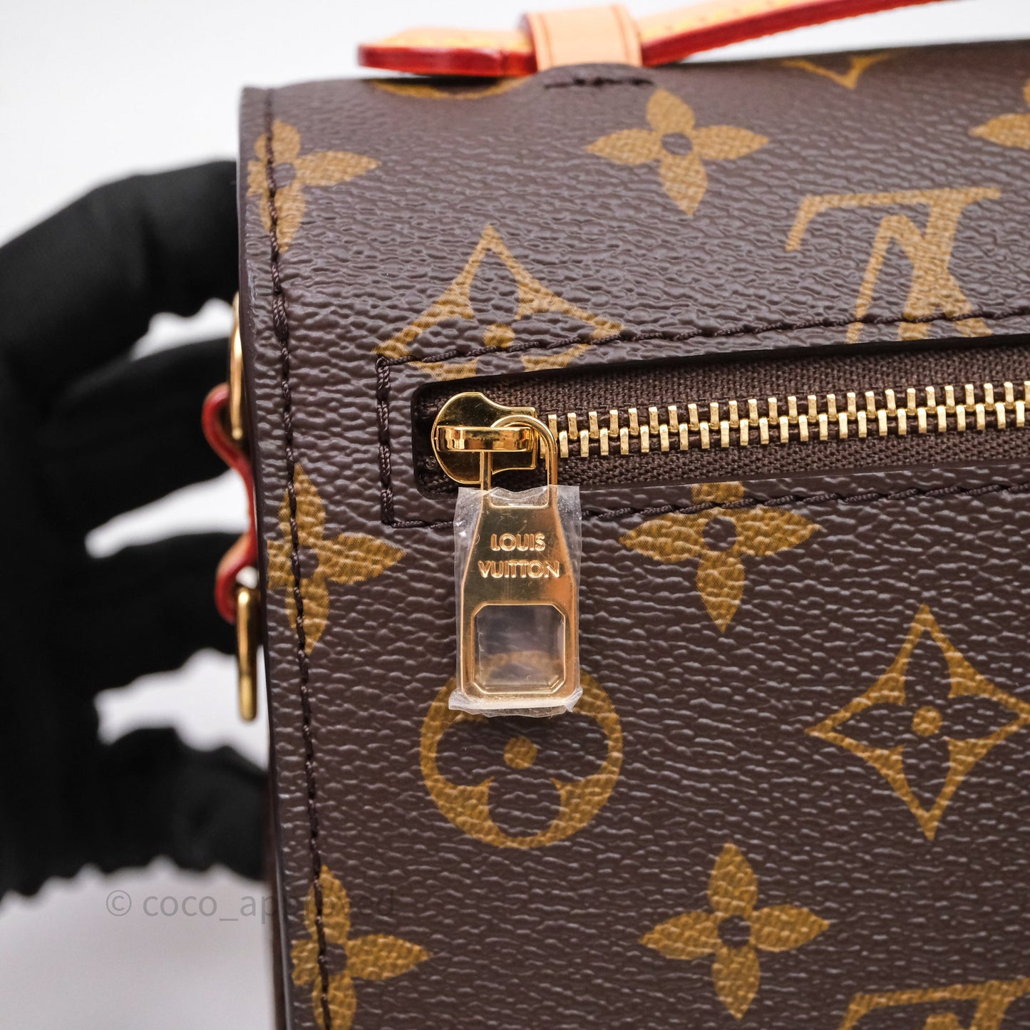 Louis Vuitton Pochette Métis East West Monogram Canvas