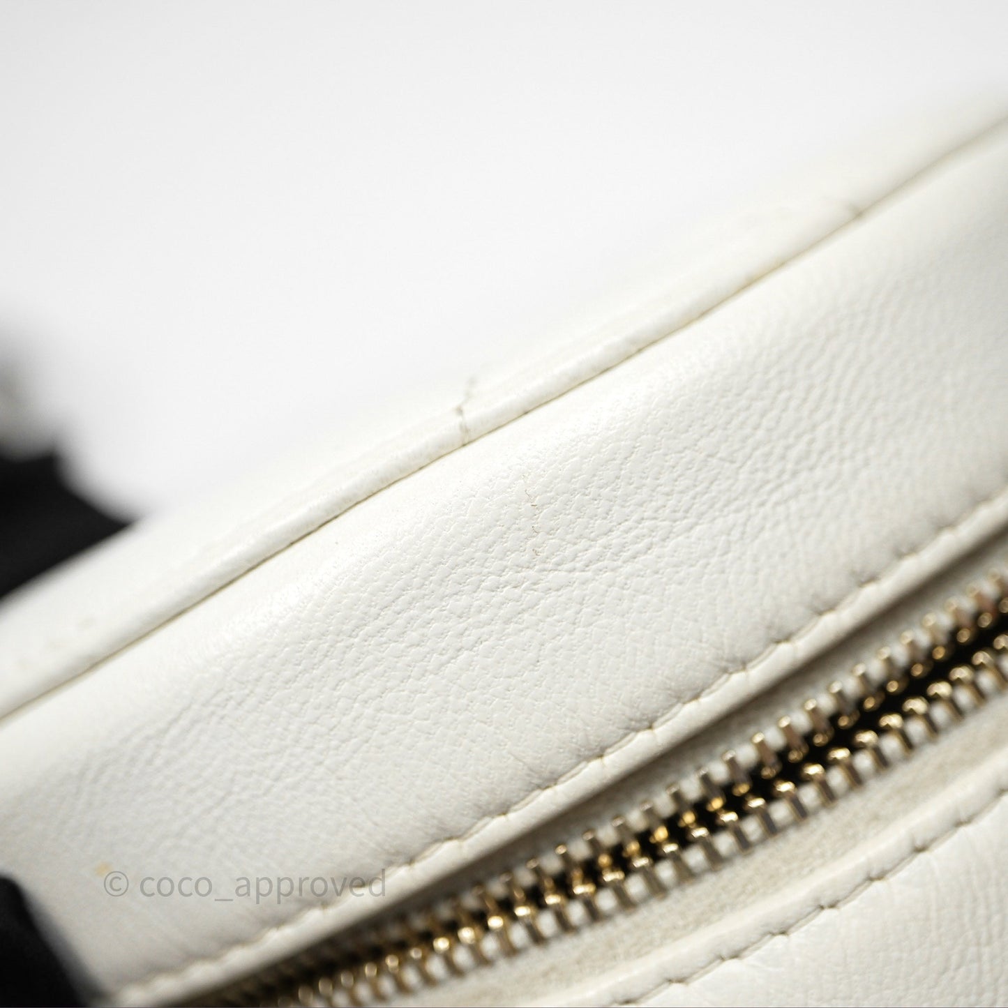 Chanel 19 Round Clutch With Chain White Calfskin Mixed Hardware