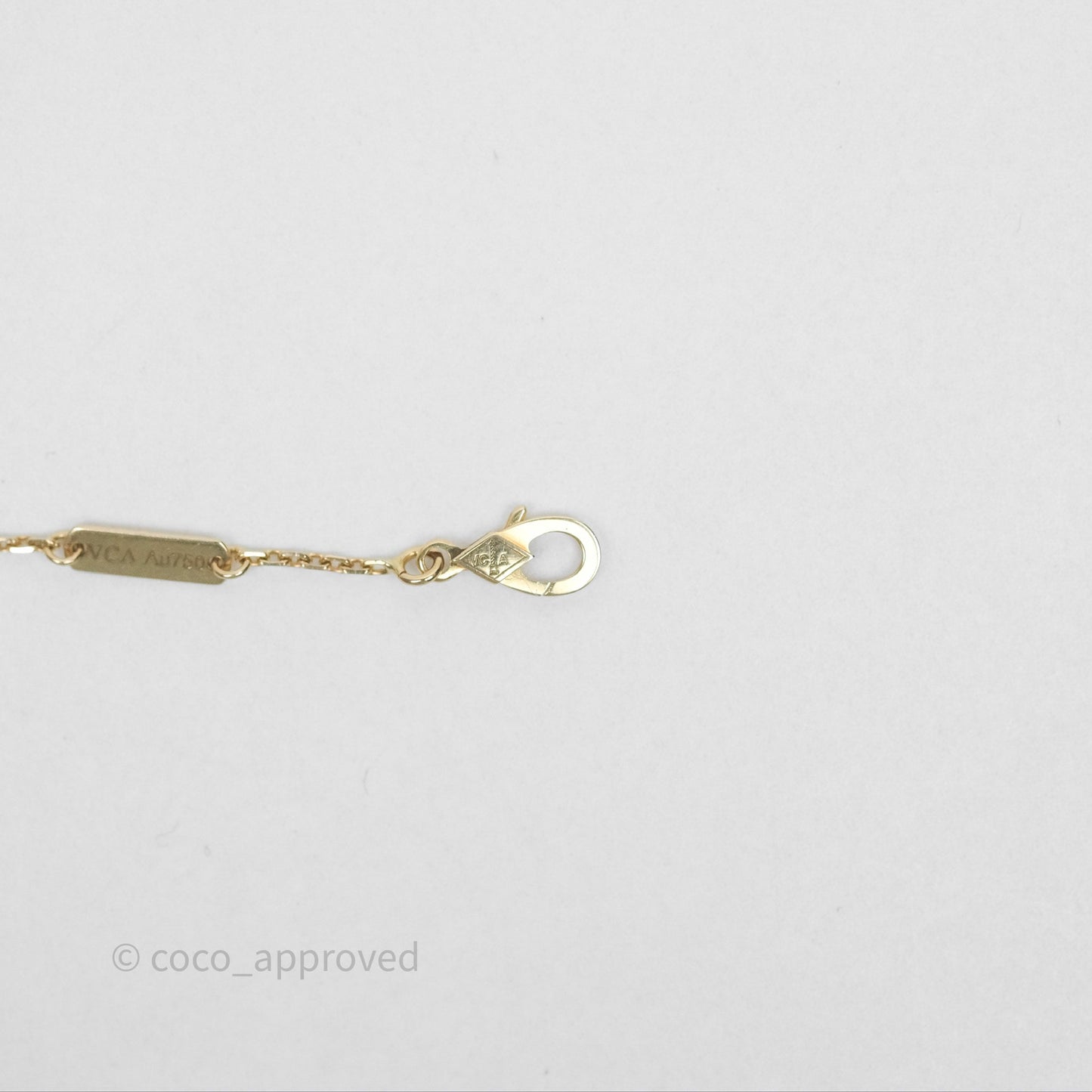 Van Cleef & Arpels Vintage Alhambra Pendant Red Carnelian Yellow Gold