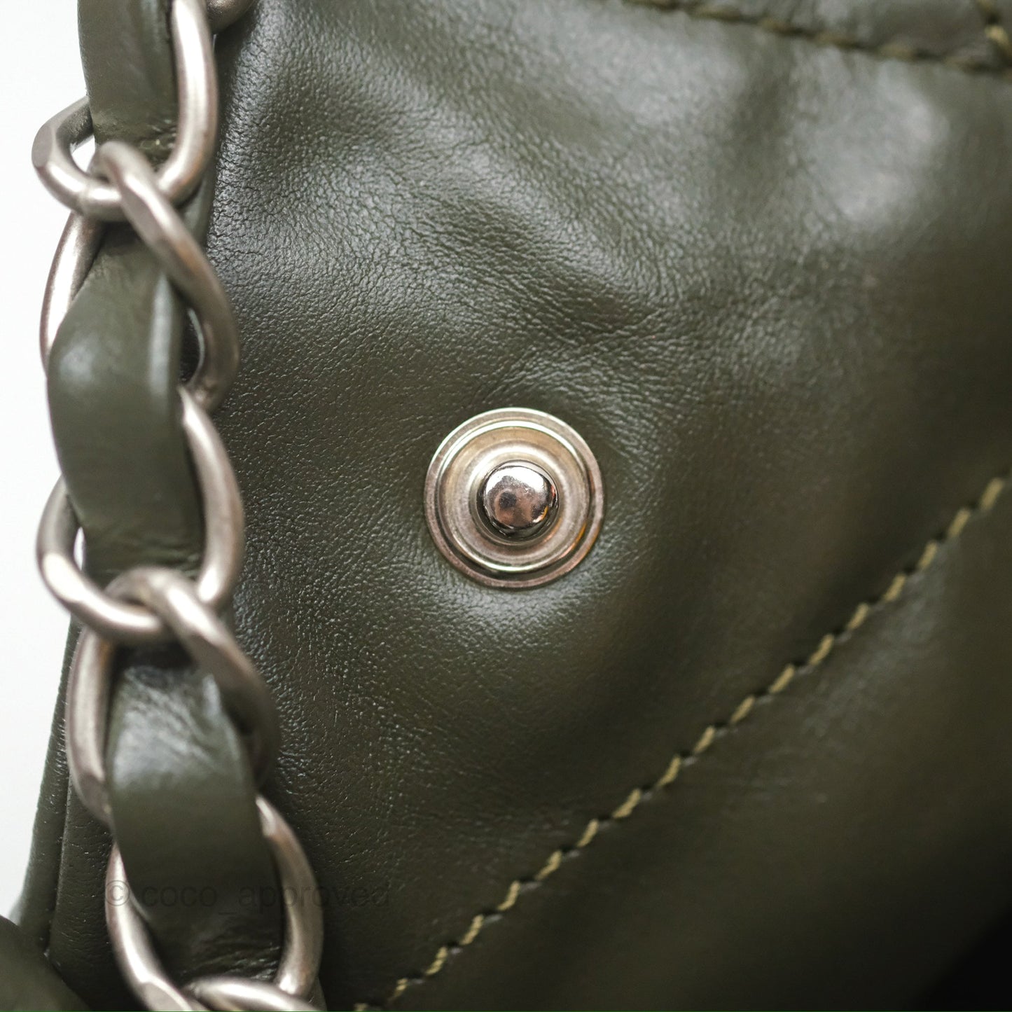 Chanel 22 Medium Green Shiny Calfskin Ruthenium Hardware