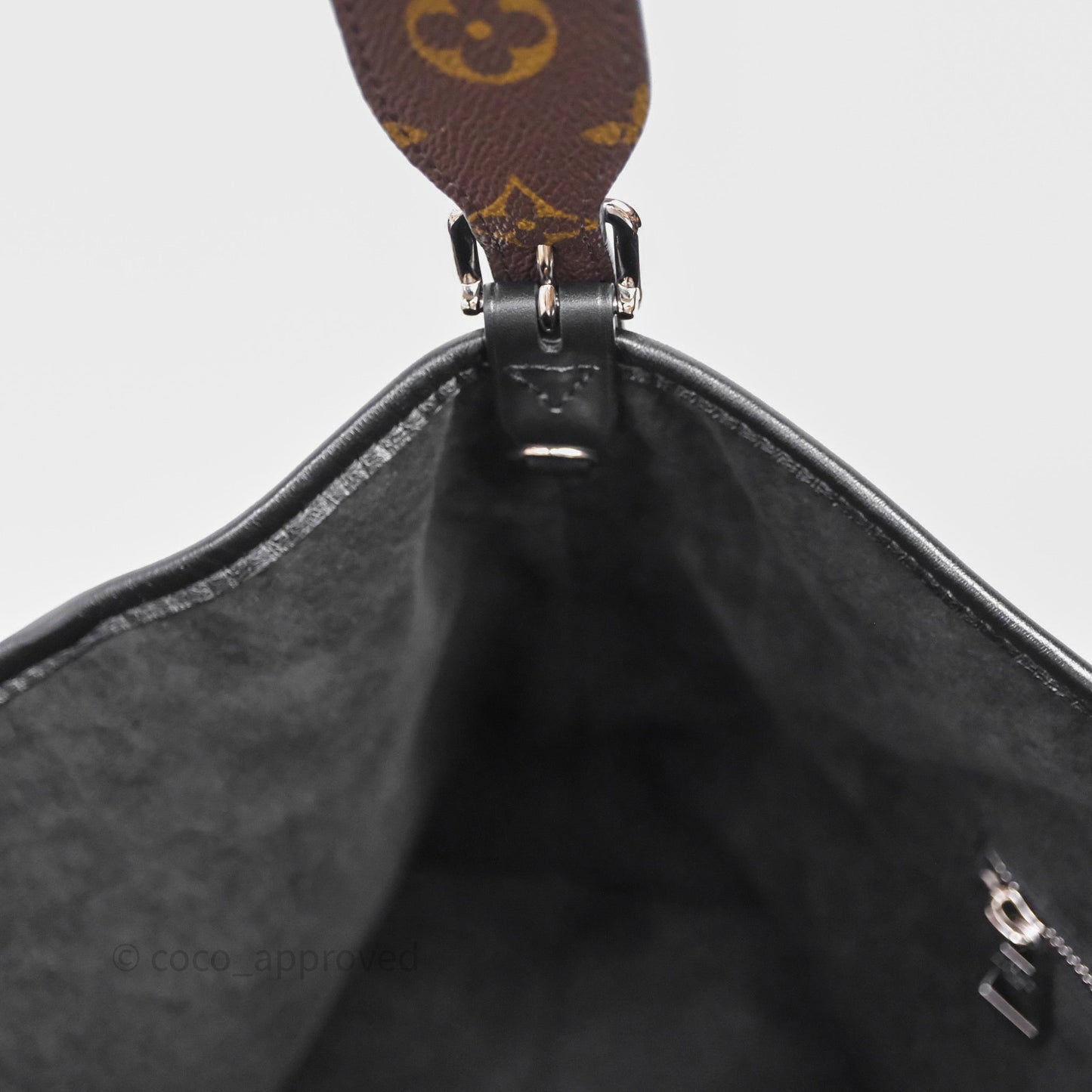 Louis Vuitton CarryAll Vibe MM Black