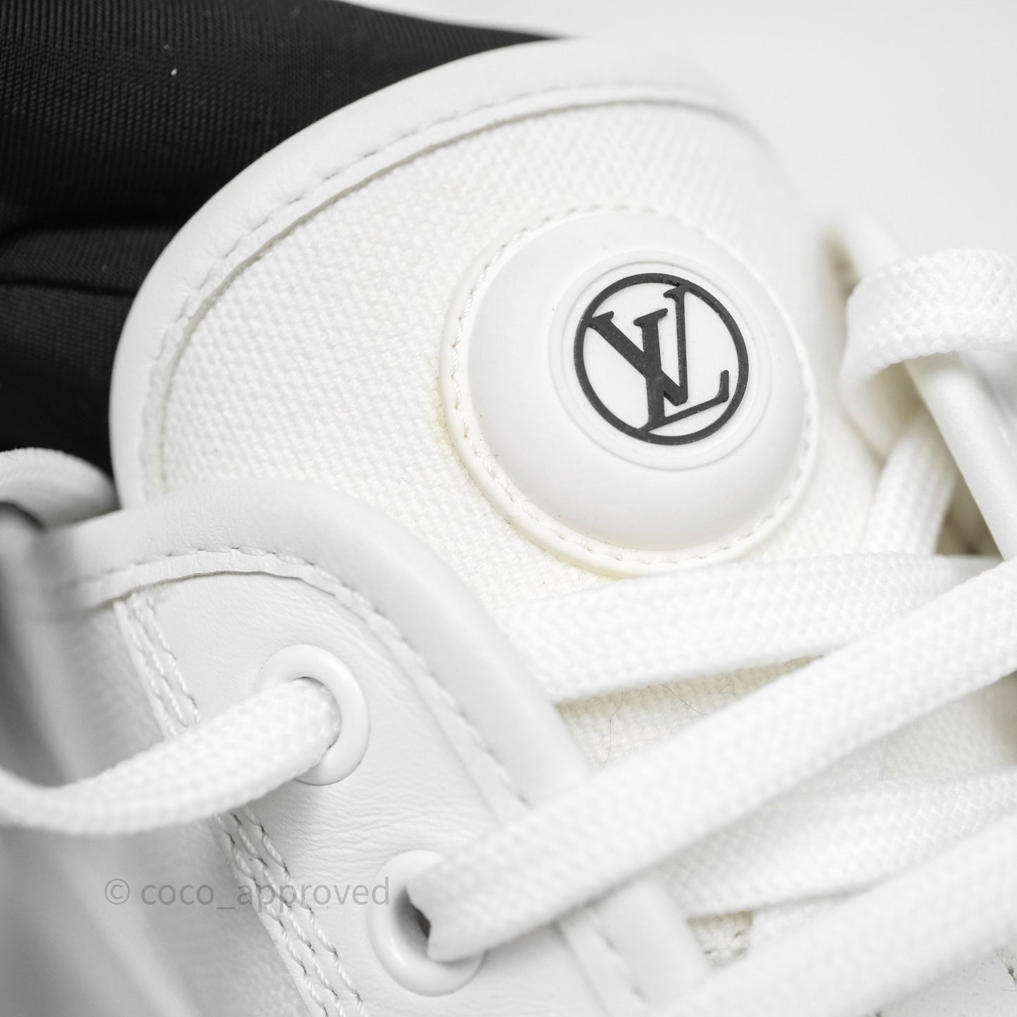 Louis Vuitton Logo Blanc Sneakers Size 38