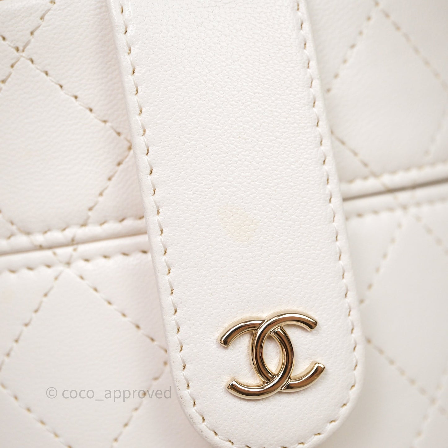 Chanel Quilted Round Vanity Clutch With Chain White Lambskin Gold Hardware