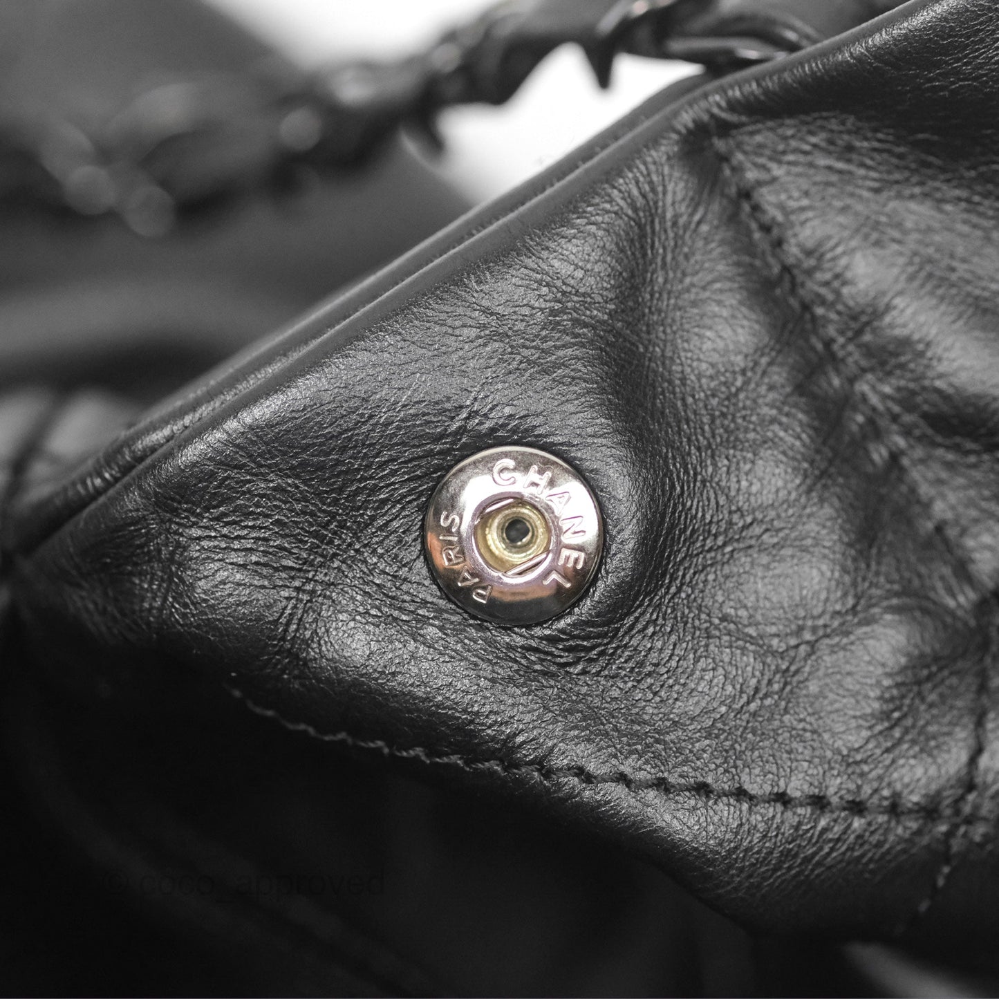Chanel 22 Bag Medium Black Calfskin So Black Hardware