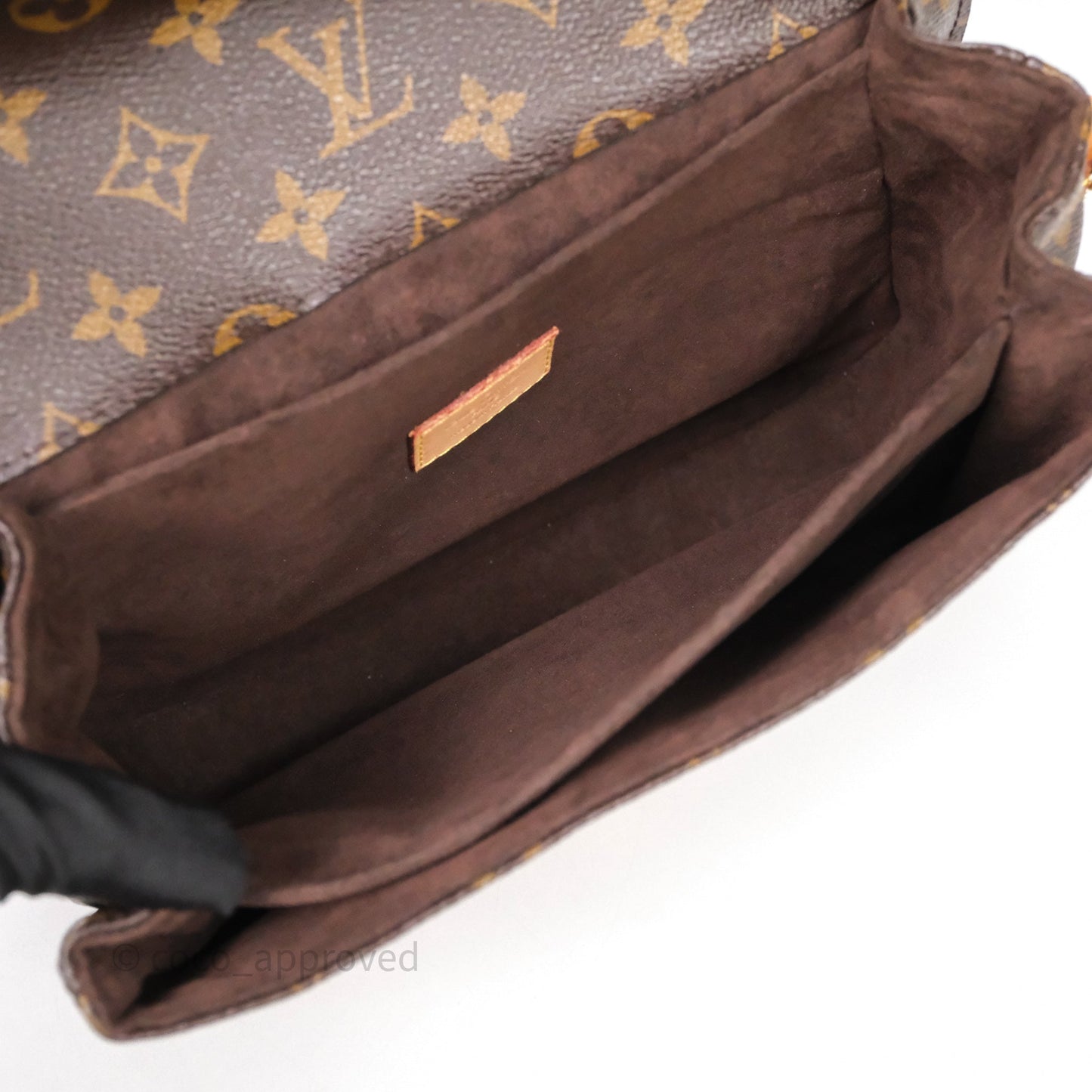 Louis Vuitton Pochette Metis Monogram Canvas