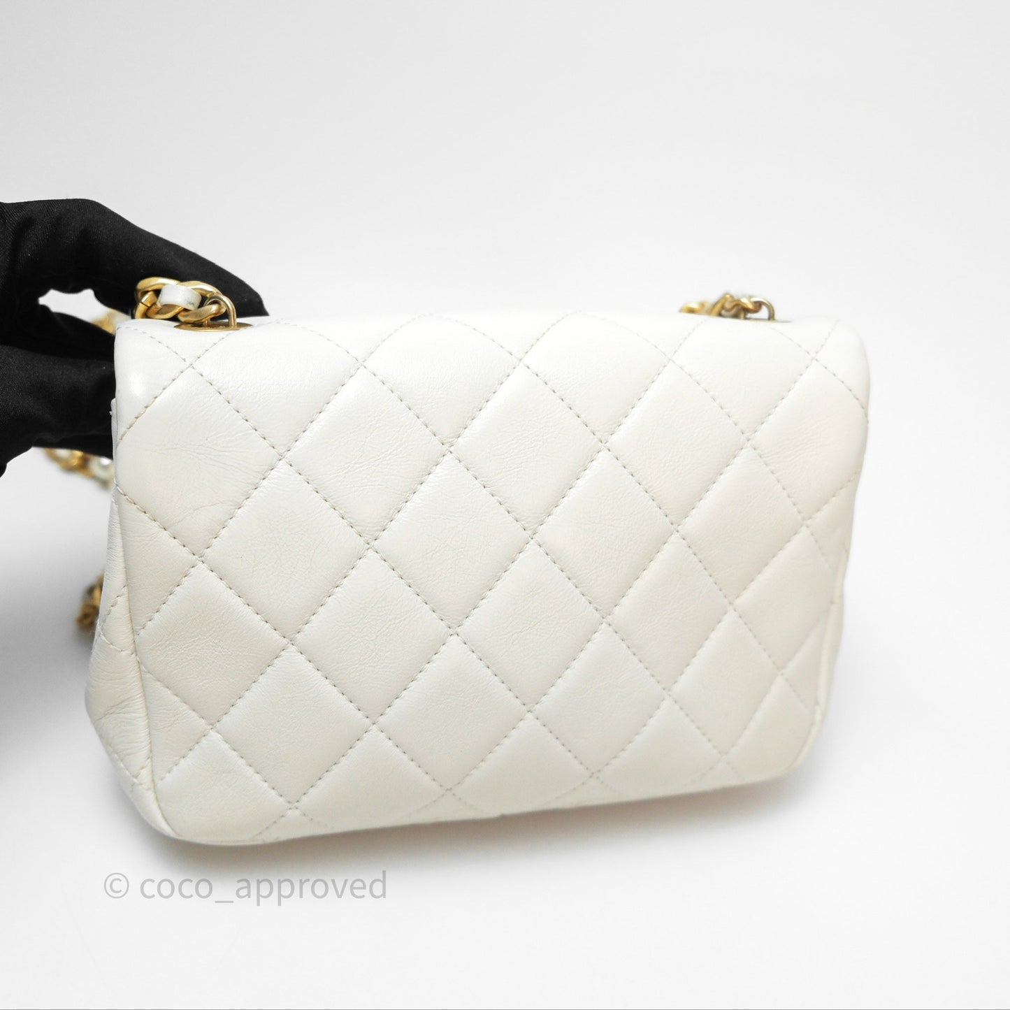 Chanel Quilted Pearl Flap Bag White Shiny Crumpled Calfskin Aged Gold Hardware 22C