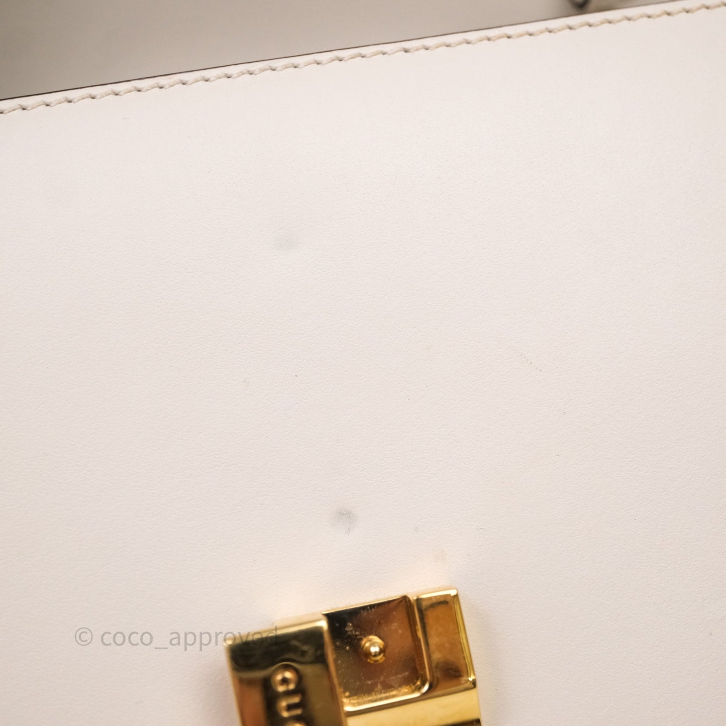 Gucci Mini Sylvie Top Handle White Calfskin Shoulder Bag⁣ ⁣⁣⁣⁣⁣⁣⁣⁣⁣⁣⁣⁣⁣⁣⁣⁣With Strap