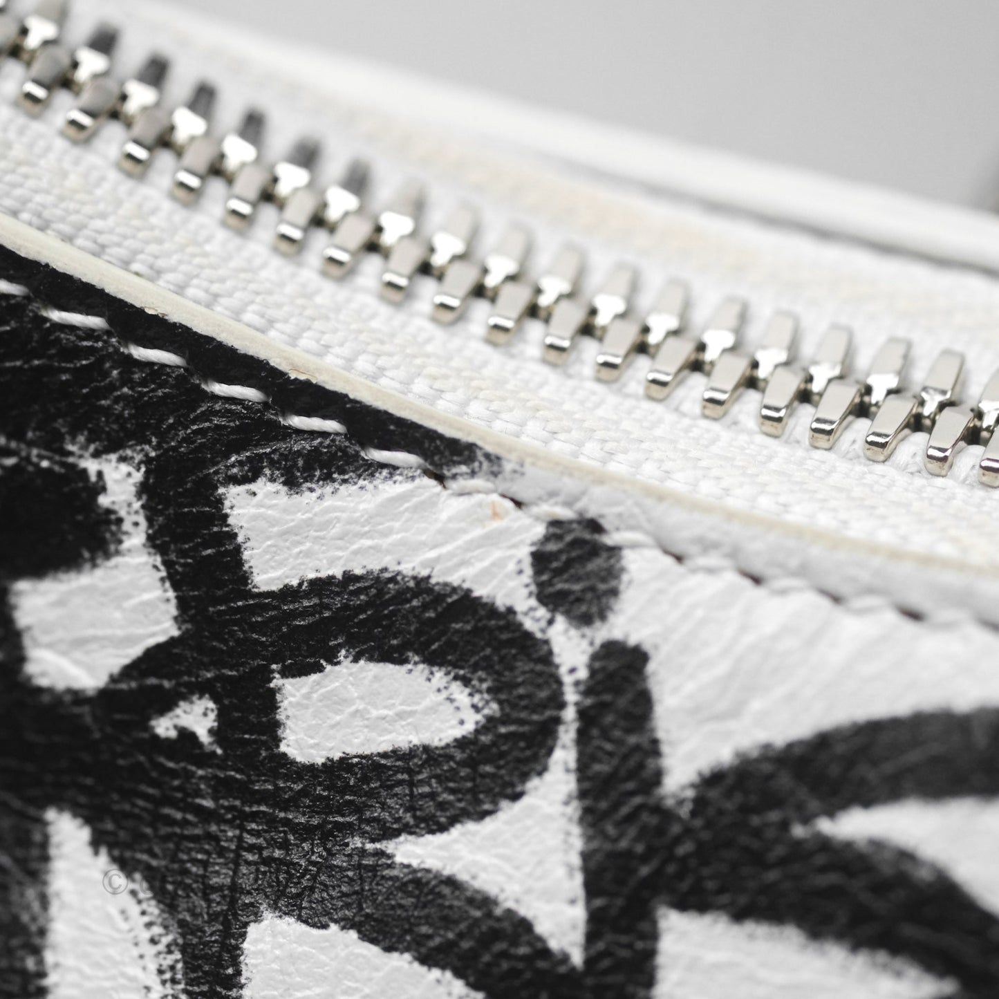 Balenciaga XS Graffiti Le Cagole Shoulder Bag White Black