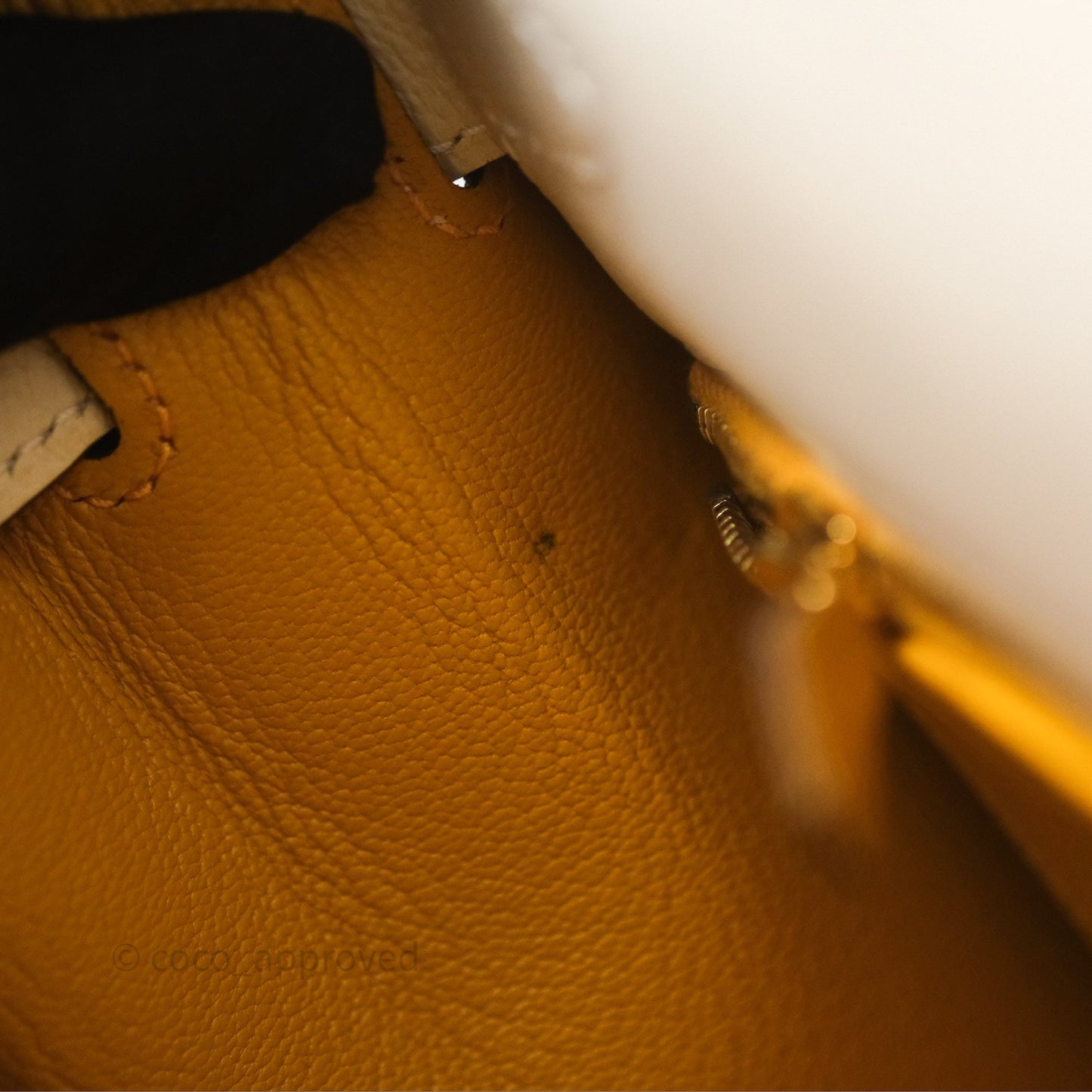Hermès HSS Sellier Kelly 28 Craie 10 / Amber 9D Epsom Brushed Gold Hardware