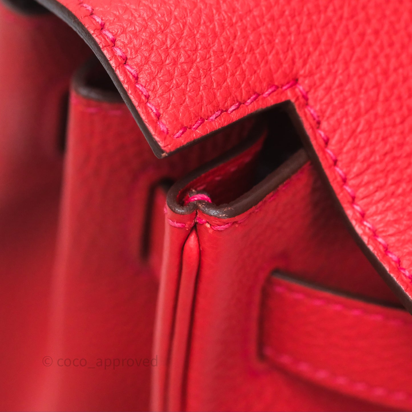 Hermès Kelly 28 Retourne Geranium D5 Togo Gold Hardware