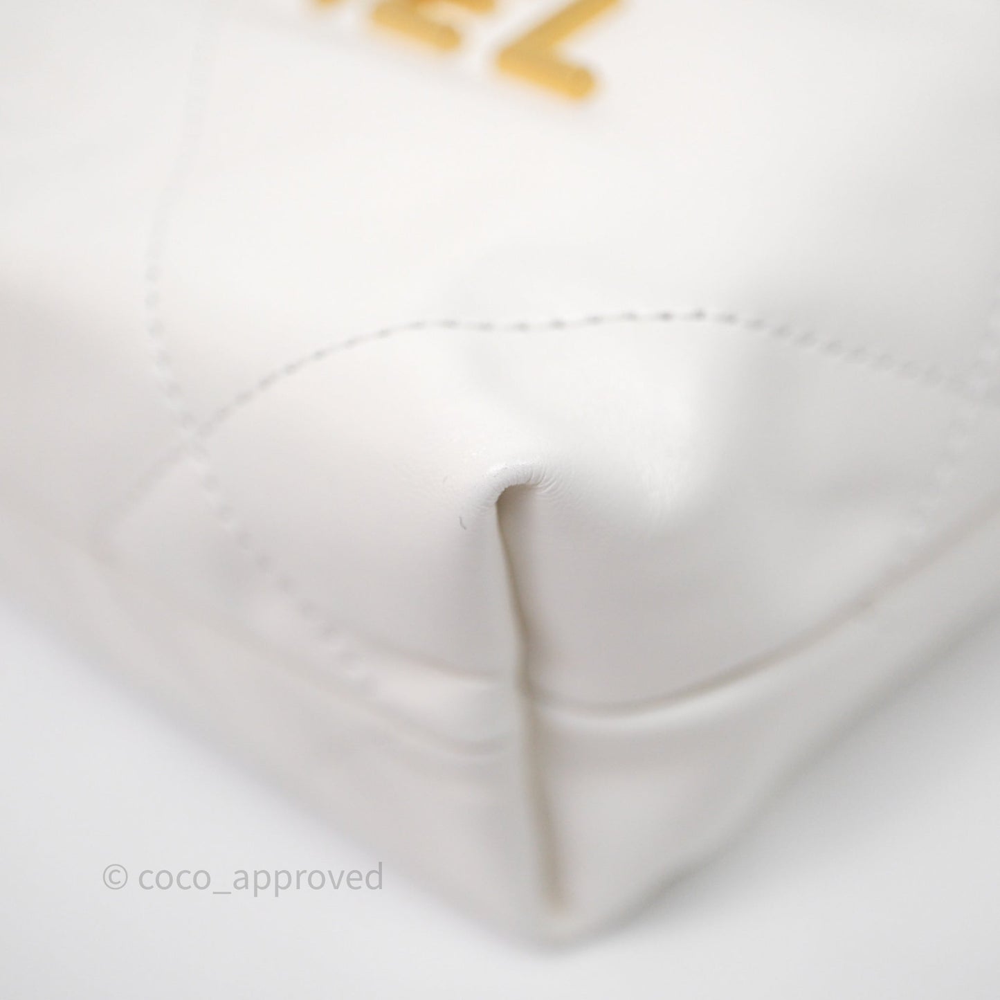 Chanel 22 Mini Bag White Shiny Crumpled Calfskin Aged Gold Hardware