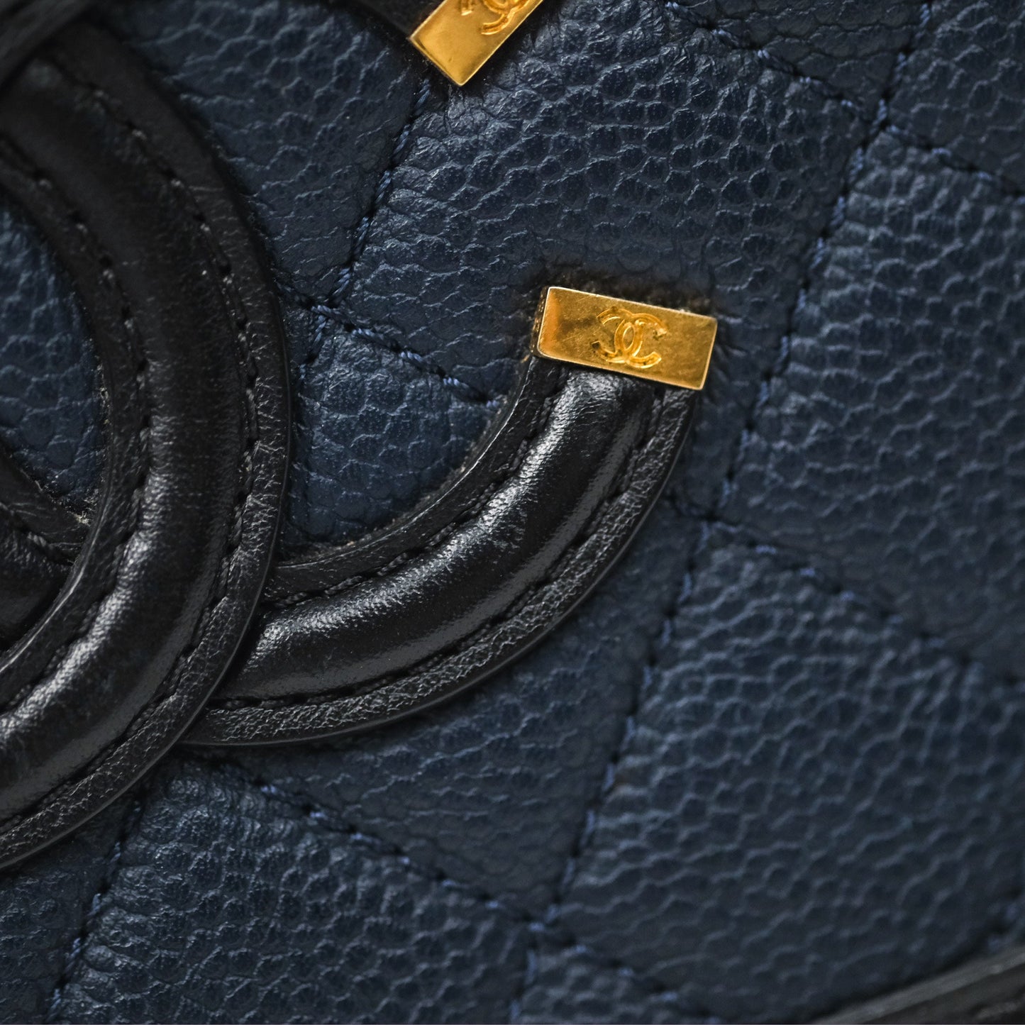 Chanel Quilted Small CC Filigree Vanity Case Navy Black Caviar Gold Hardware