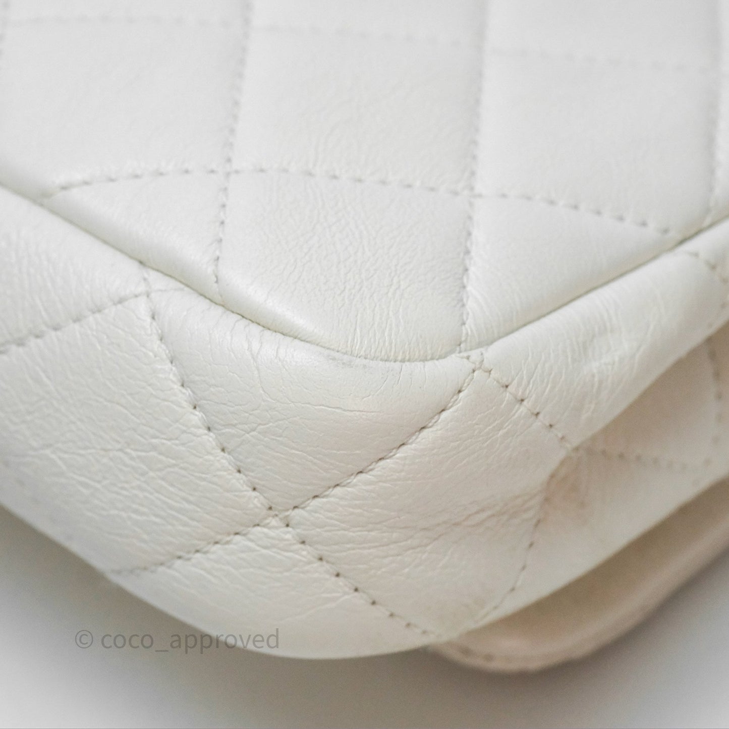 Chanel Quilted Pearl Flap Bag White Shiny Crumpled Calfskin Aged Gold Hardware 22C