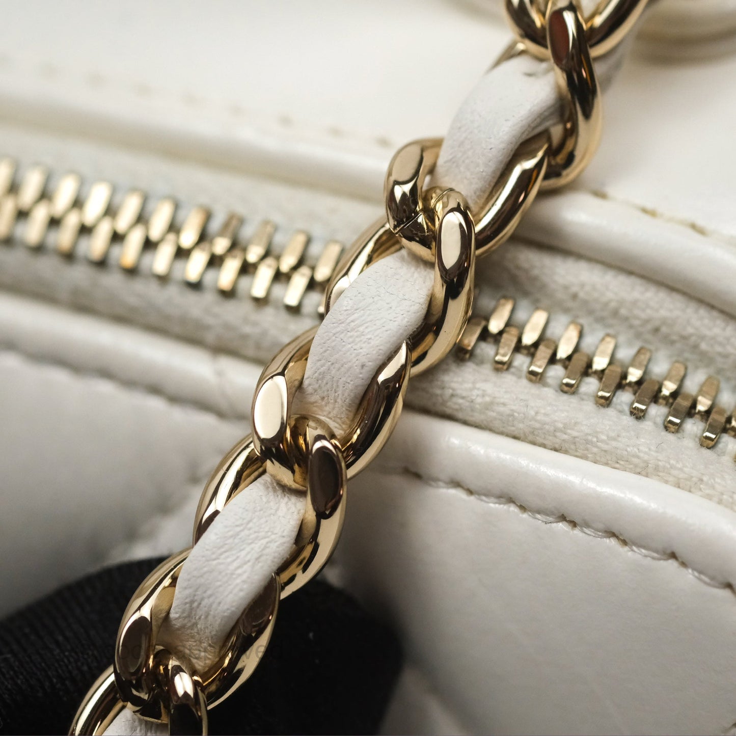 Chanel Top Handle Quilted Vanity Case White Shiny Lambskin Good Hardware