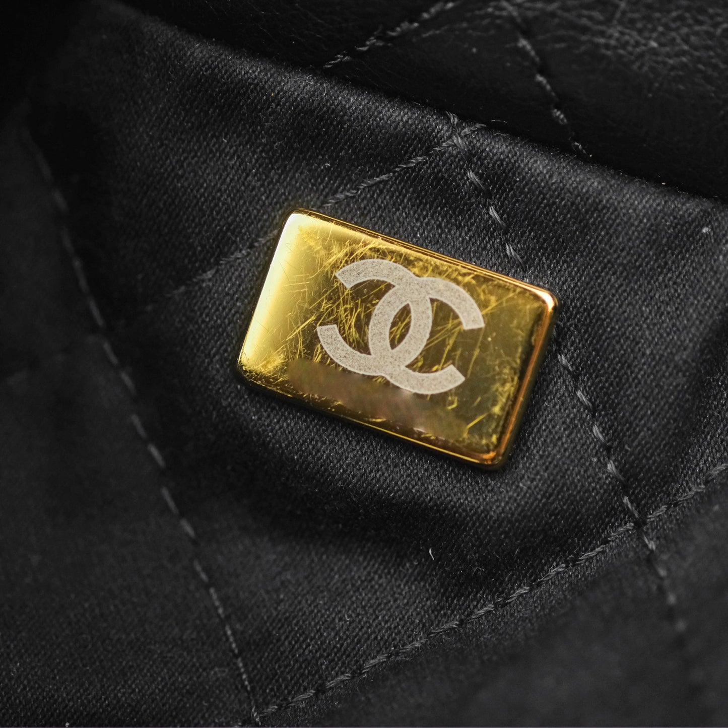Chanel 22 Bag Medium Black Crumpled Calfskin Aged Gold Hardware