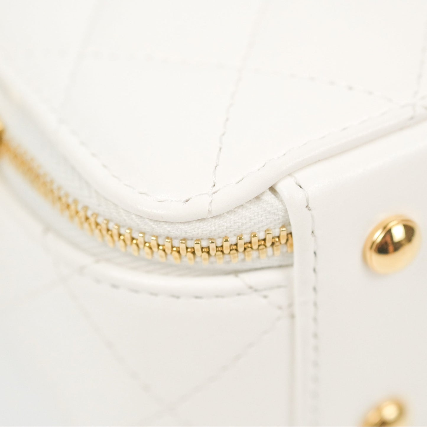 Chanel Small Clutch With Chain White Lambskin Gold Hardware 23C