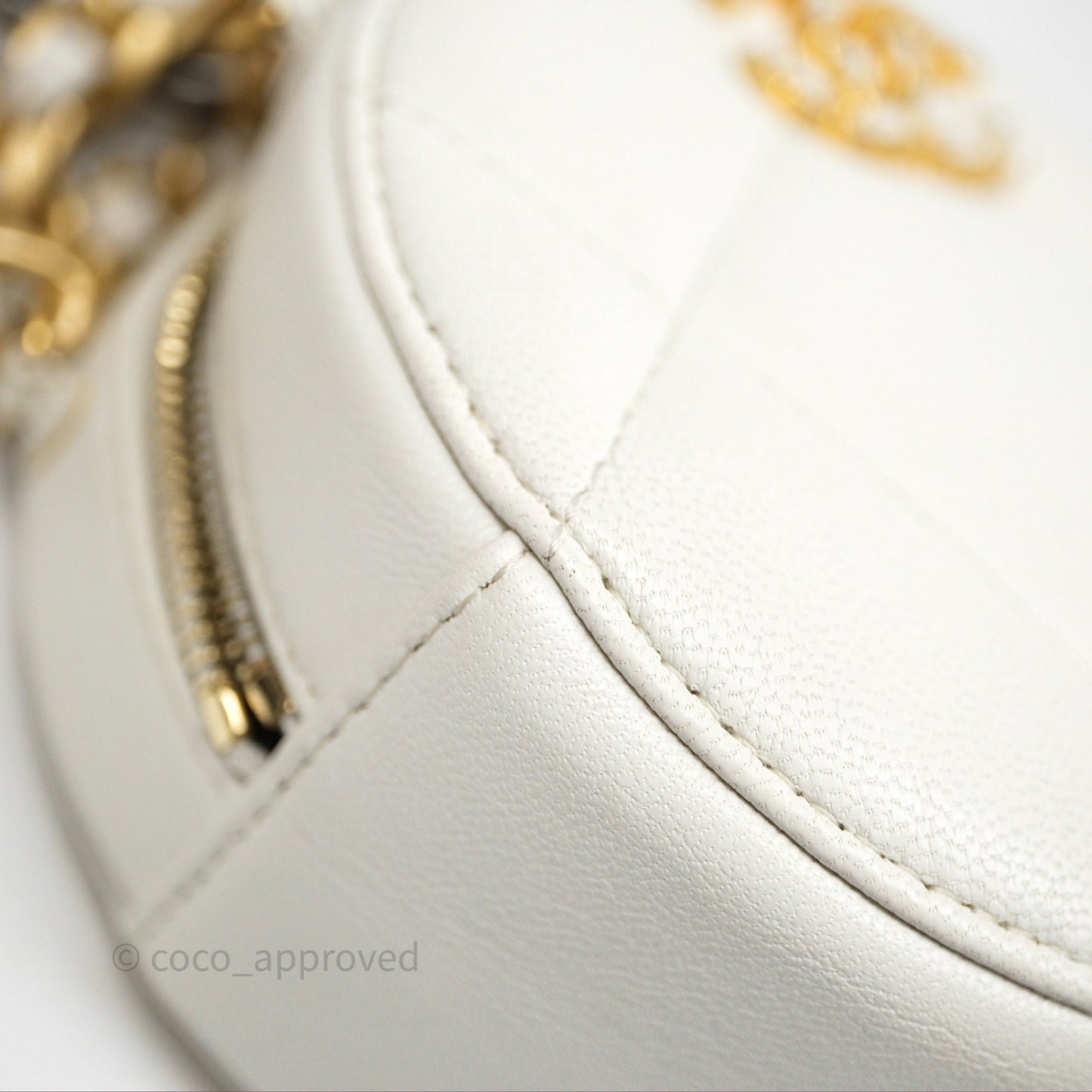 Chanel 19 Round Clutch With Chain White Calfskin Mixed Hardware
