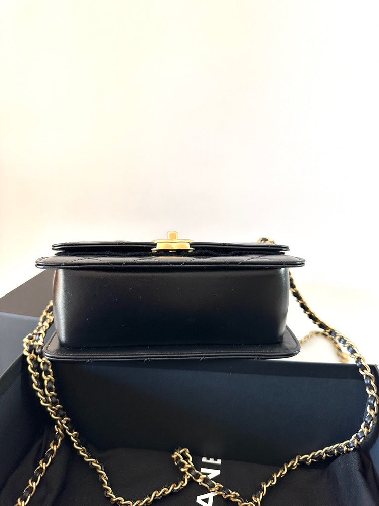Luxury Chanel 22 Chip Bag CF Mini