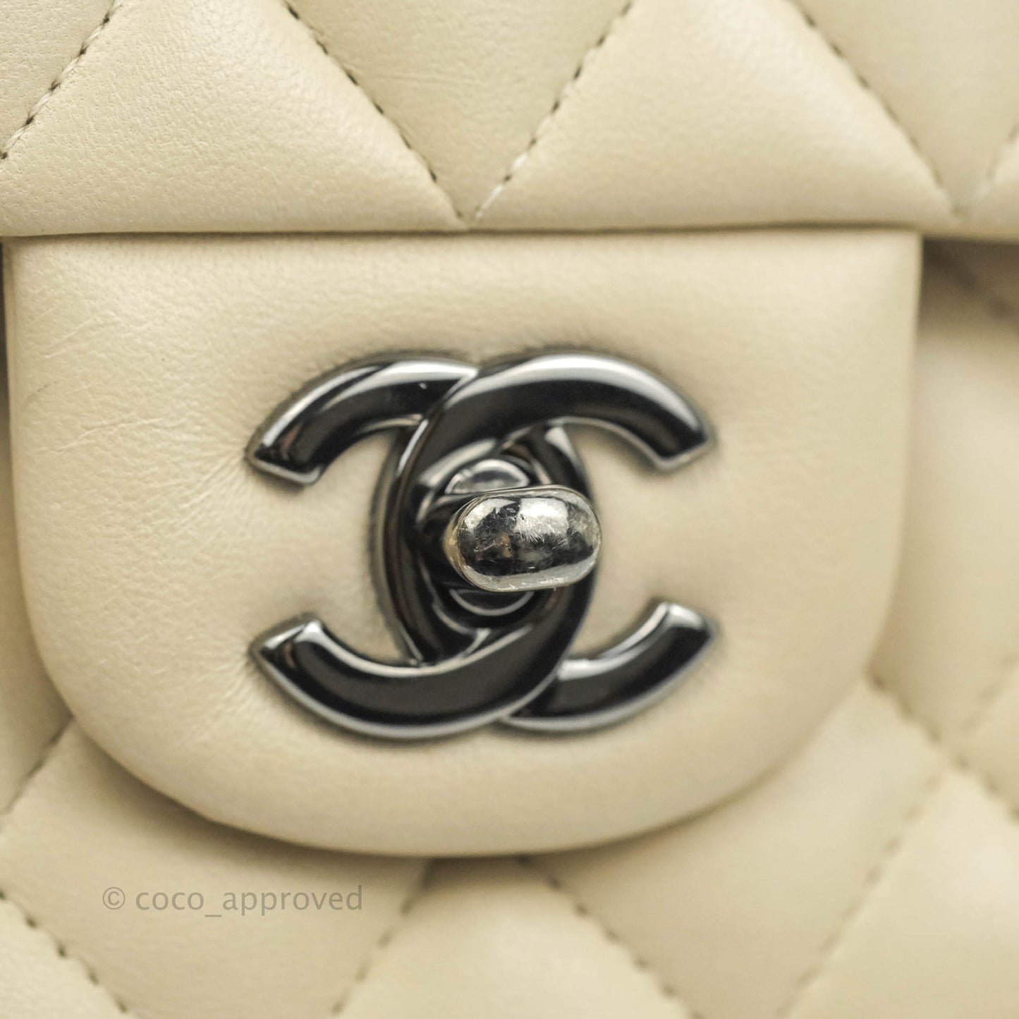 Chanel Classic M/L Medium Double Flap Light Beige Lambskin Gun Metal