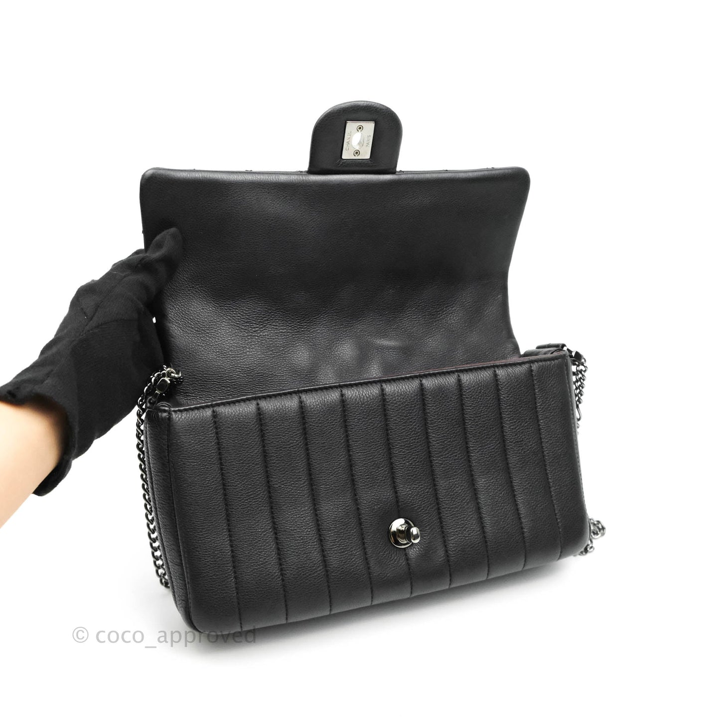 Chanel Quilted & Chevron Flap Bag Black Calfskin Gun Metal Chains Strap