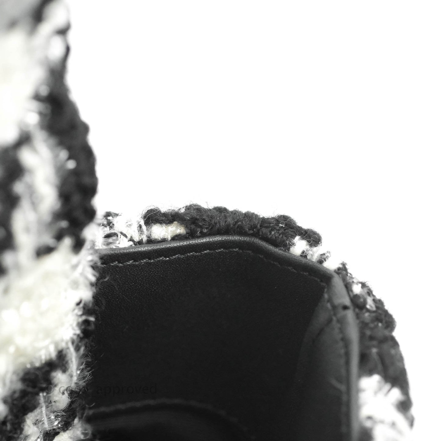 Chanel 19 Medium Tweed Houndstooth Black & White Mixed Hardware