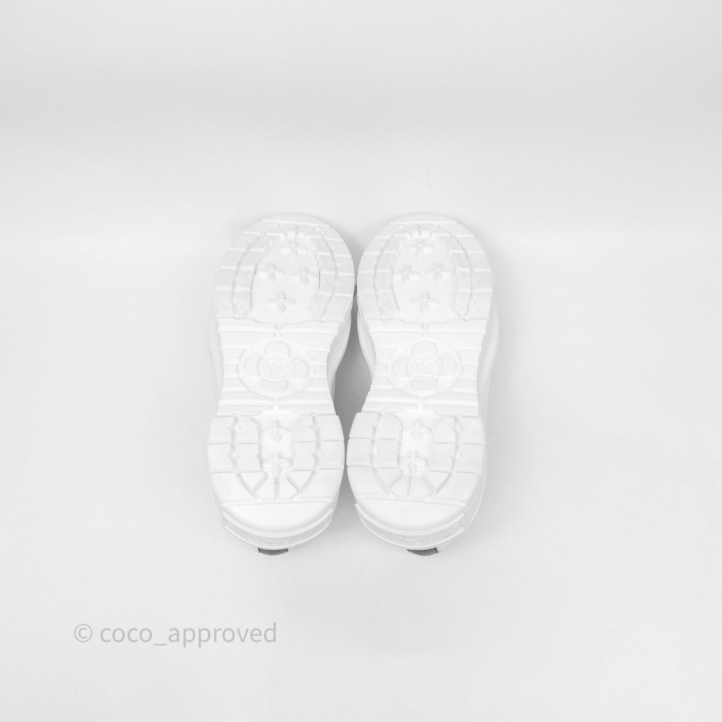 Louis Vuitton Logo Blanc Sneakers Size 38
