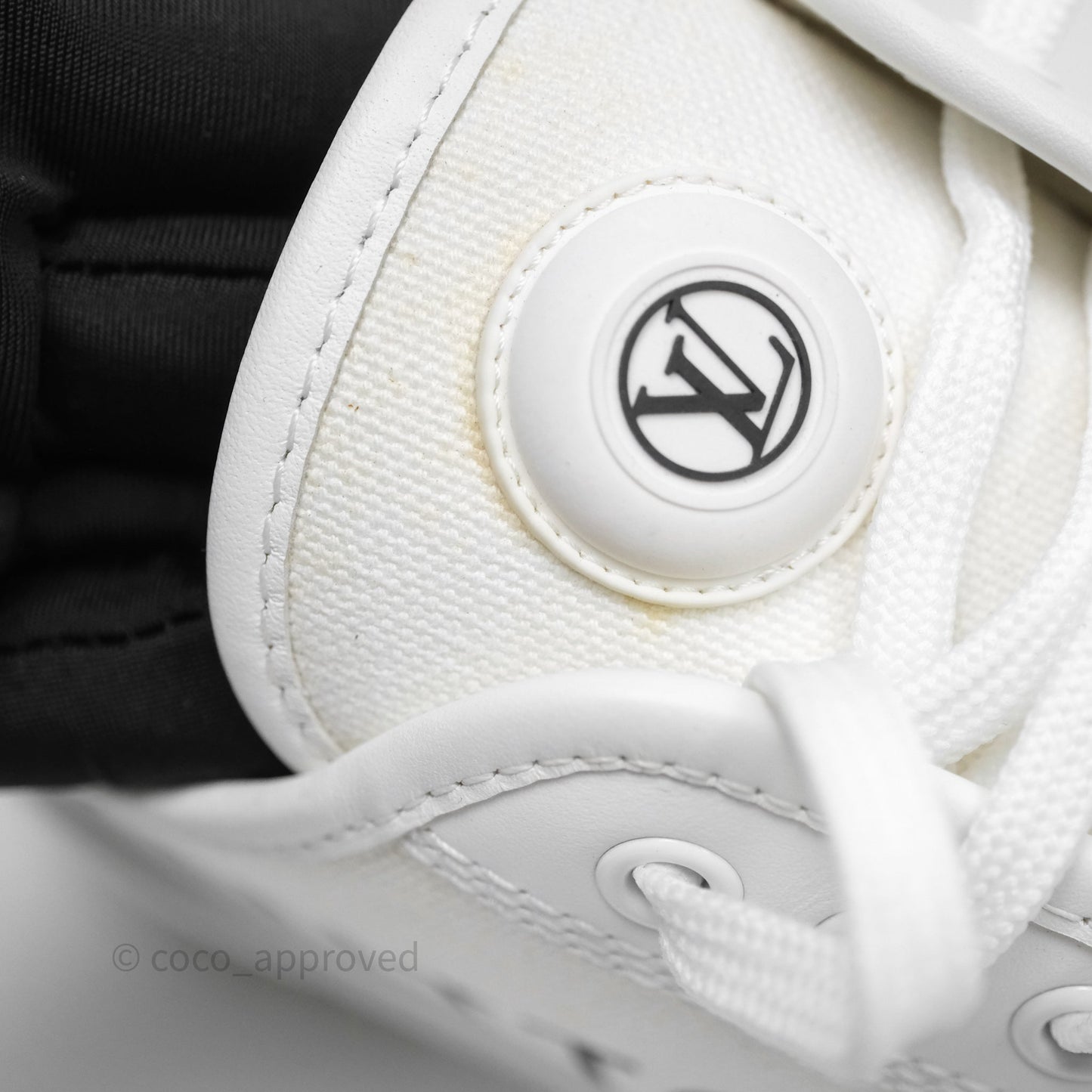 Louis Vuitton Logo Blanc Sneakers Size 38