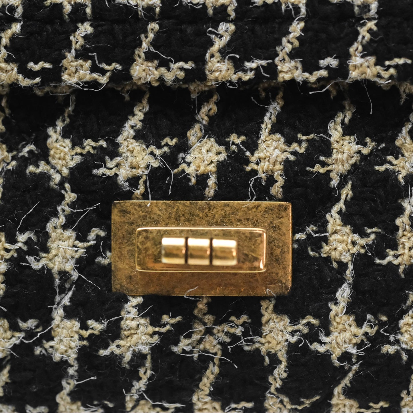 Chanel Reissue 225 Houndstooth Tweed Black Beige Aged Gold Hardware