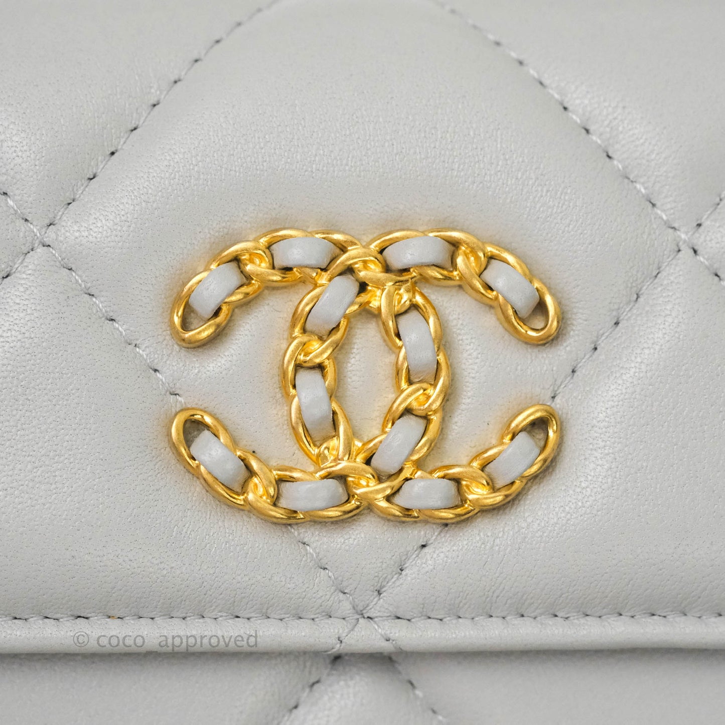 Chanel 19 Card Holder With Chain Grey Mixed Hardware