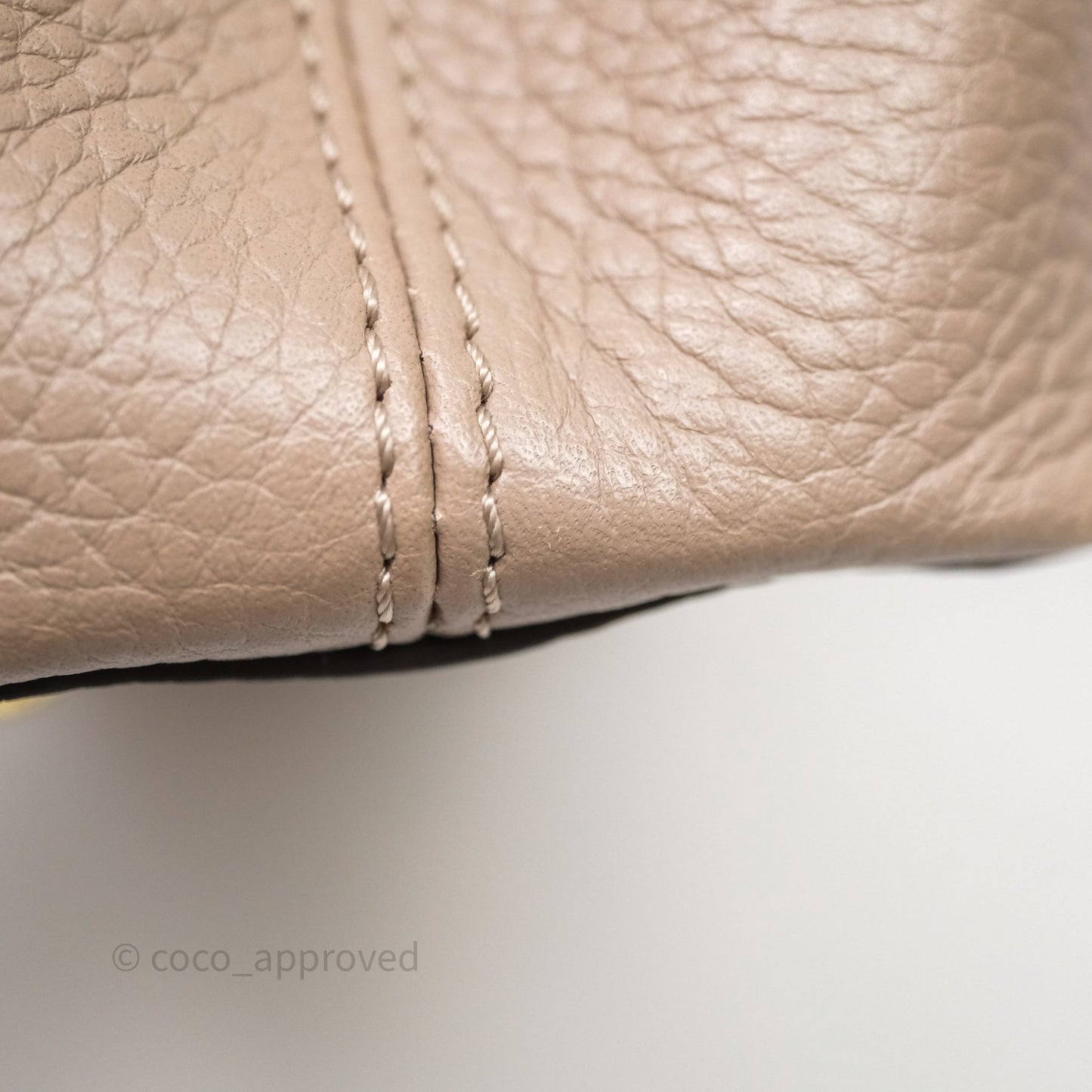 Louis Vuitton Taurillon Capucines BB Galet